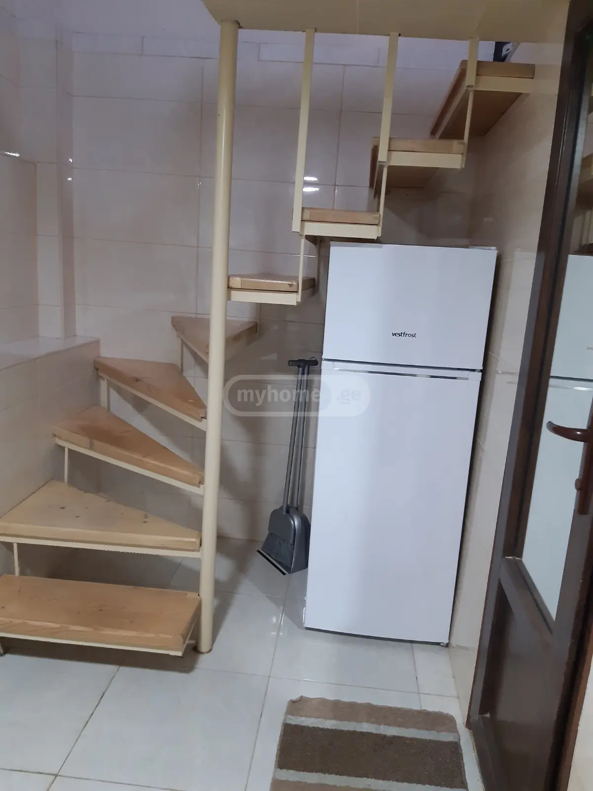 Daily Rent 1 Room Apartment Mtatsmindaze view 7