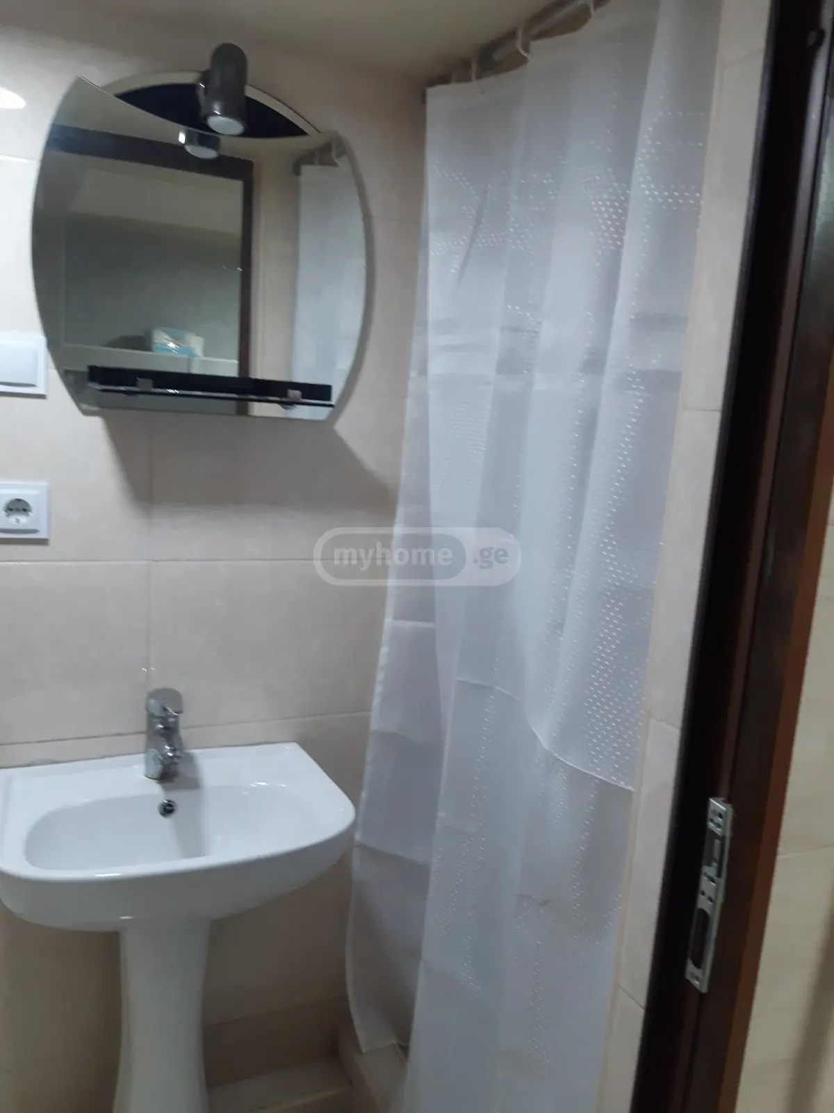 Daily Rent 1 Room Apartment Mtatsmindaze view 8
