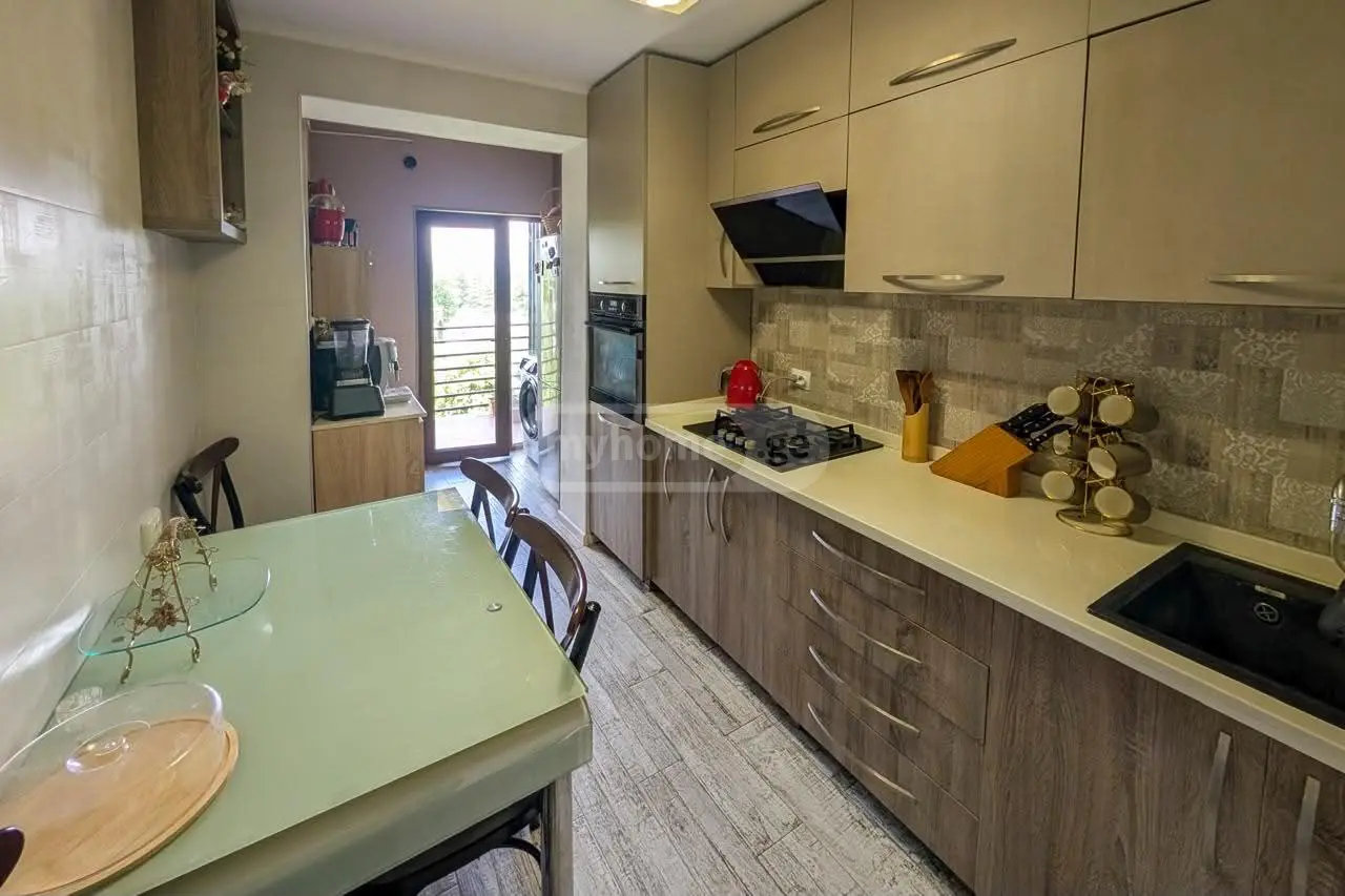 For Sale 4 Room Apartment Kutaisshi view 6