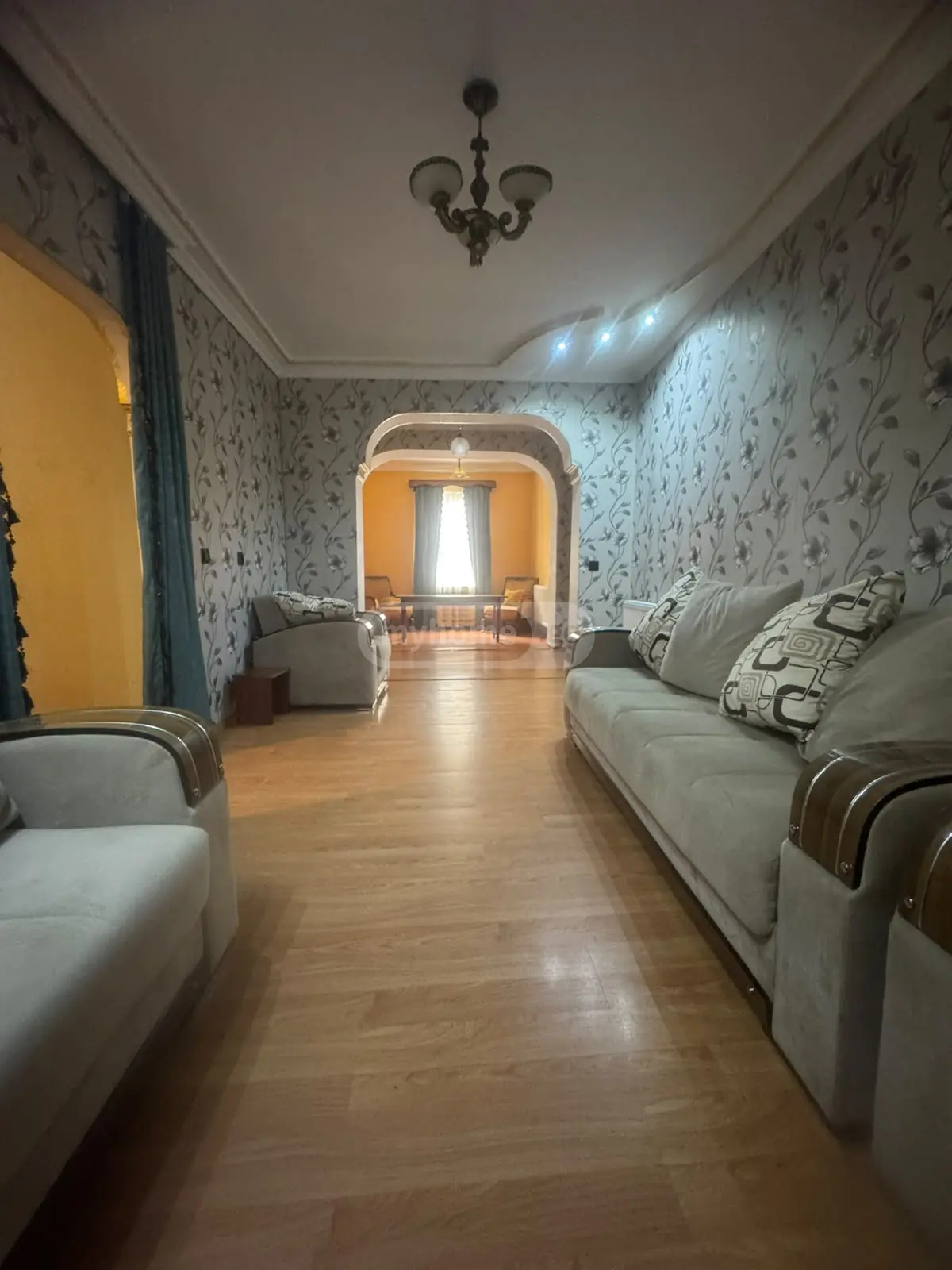 For Sale 6 Room Apartment view 1