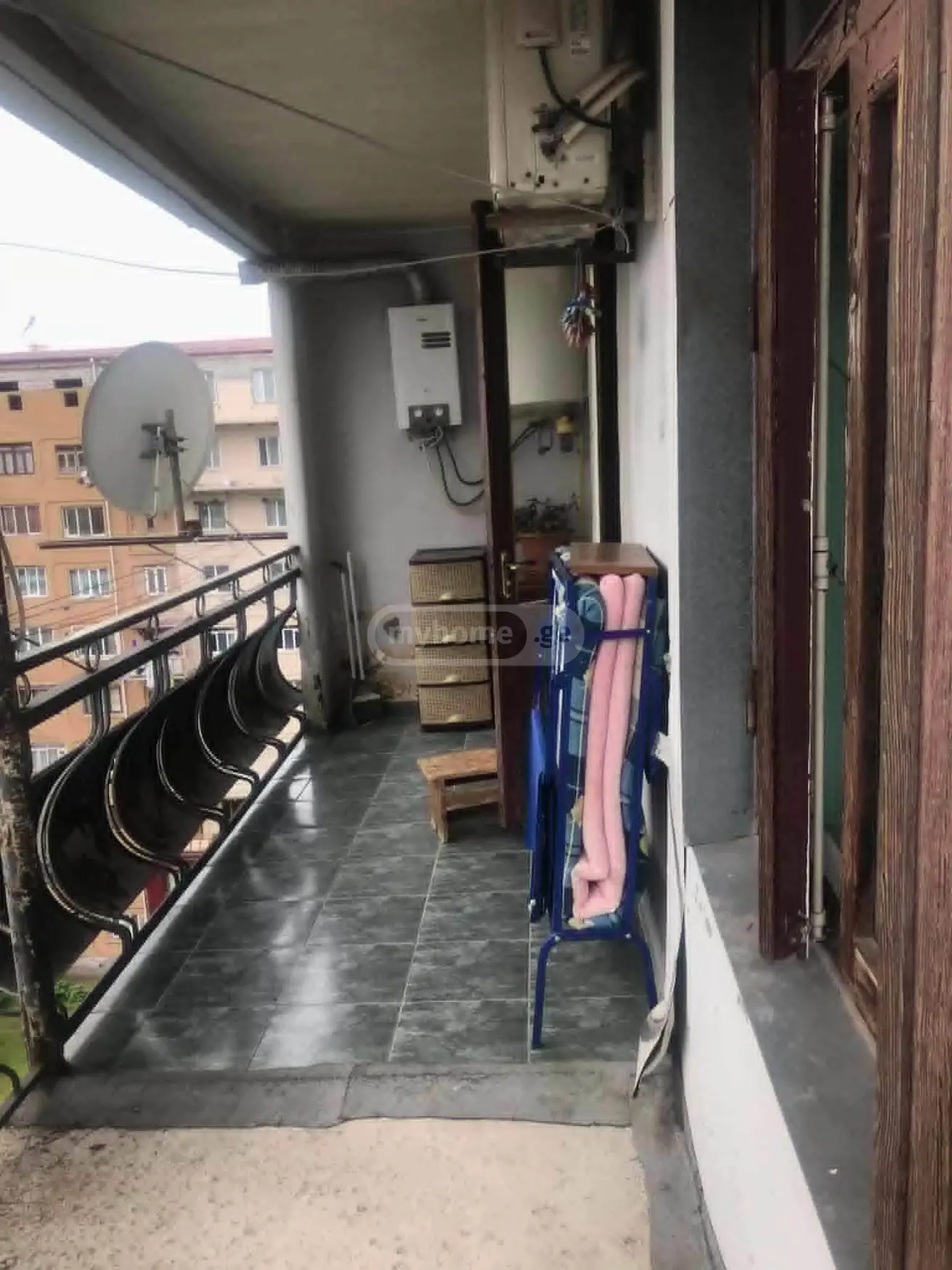 Продажа 4-комната Квартира view 2