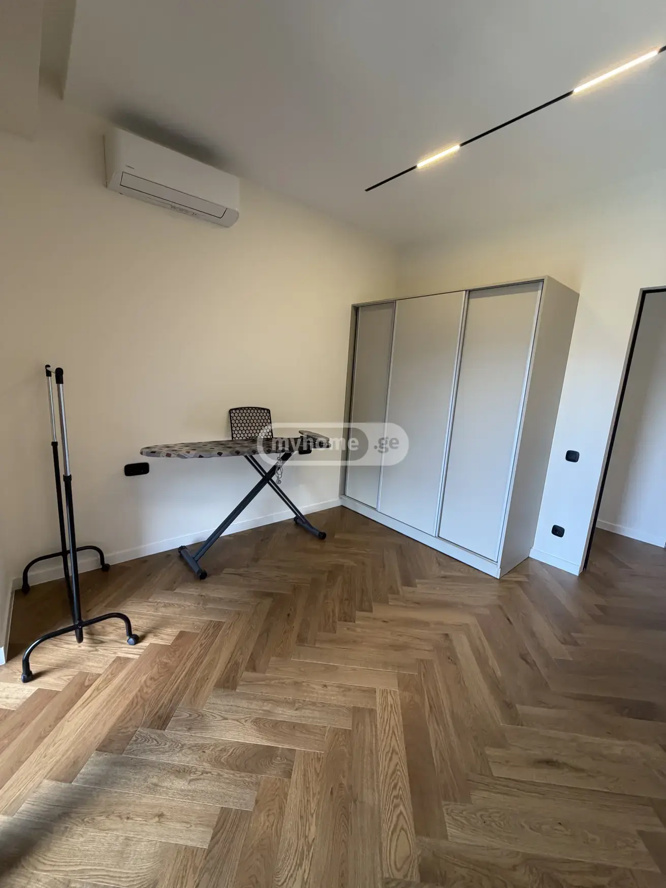 For Rent 4 Room Apartment, 10 of 12