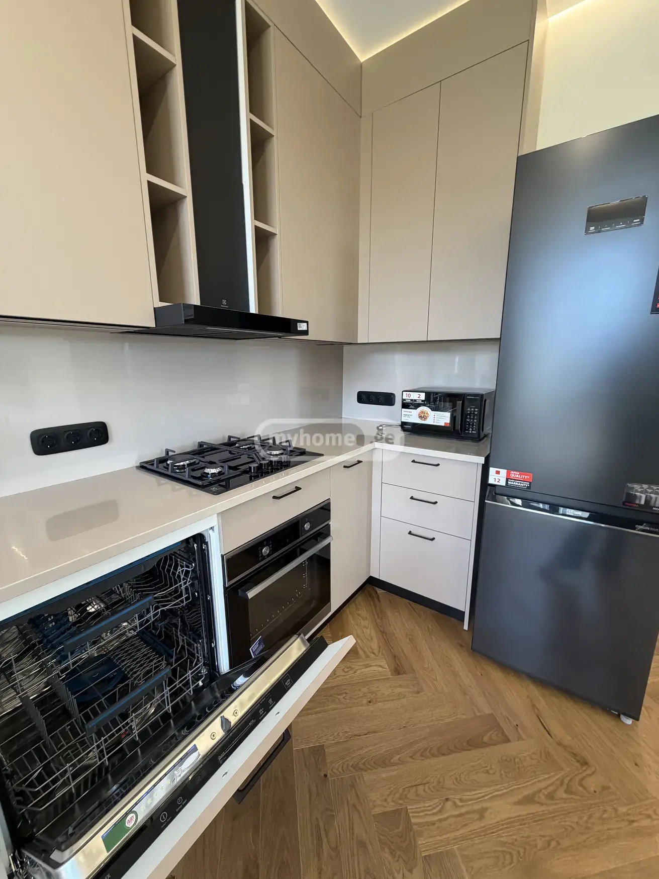 For Rent 4 Room Apartment, 4 of 12