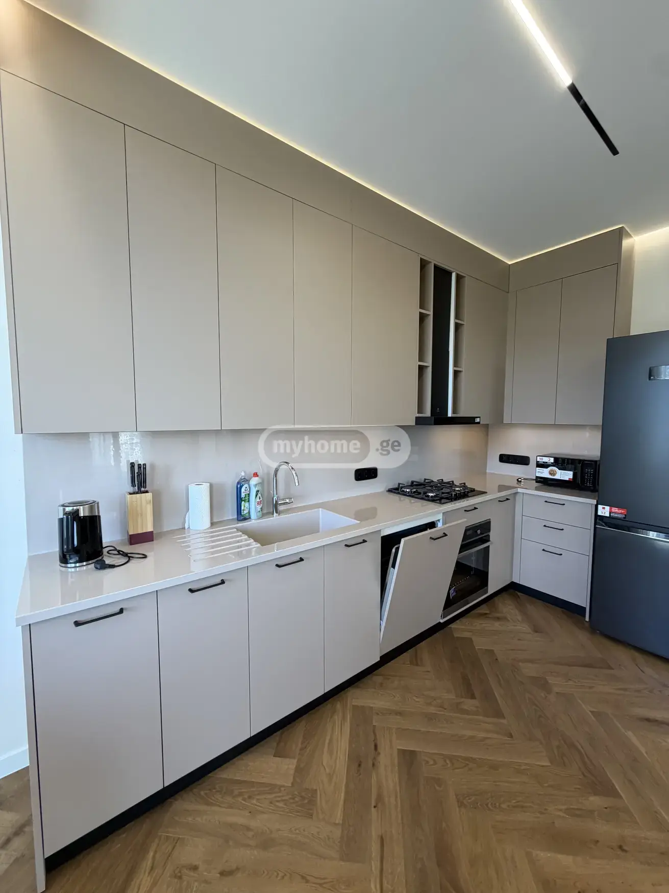 For Rent 4 Room Apartment, 2 of 12