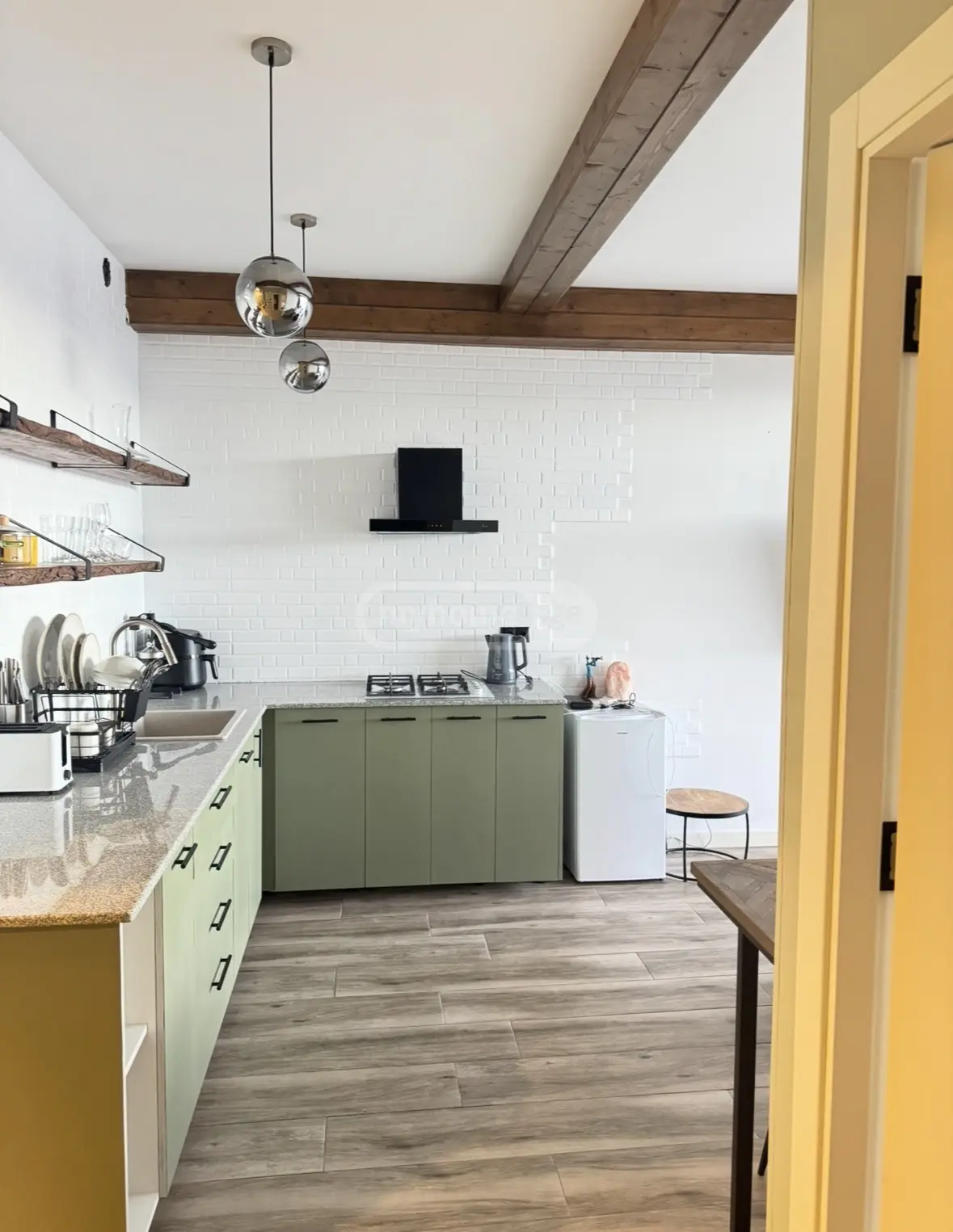 For Sale 3 Room Apartment, 2 of 12