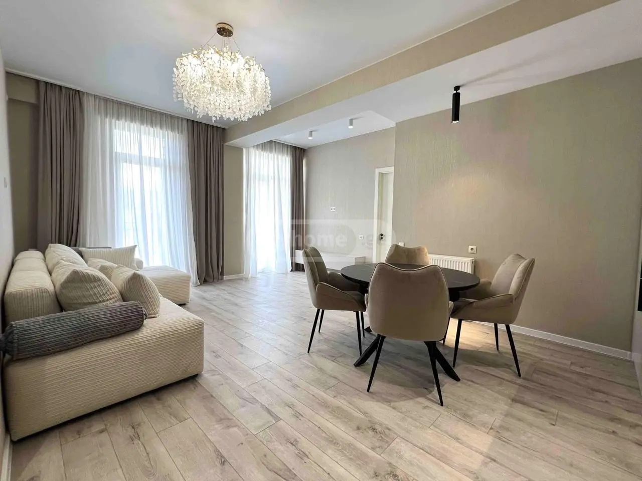 For Sale 4 Room Apartment, 2 of 10