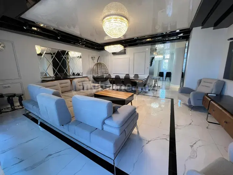 For Sale 5 Room Apartment view 2