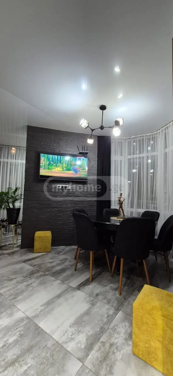 Продажа 4-комната Квартира view 1