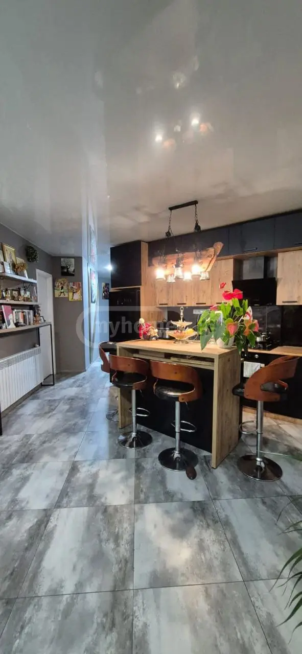 Продажа 4-комната Квартира view 3