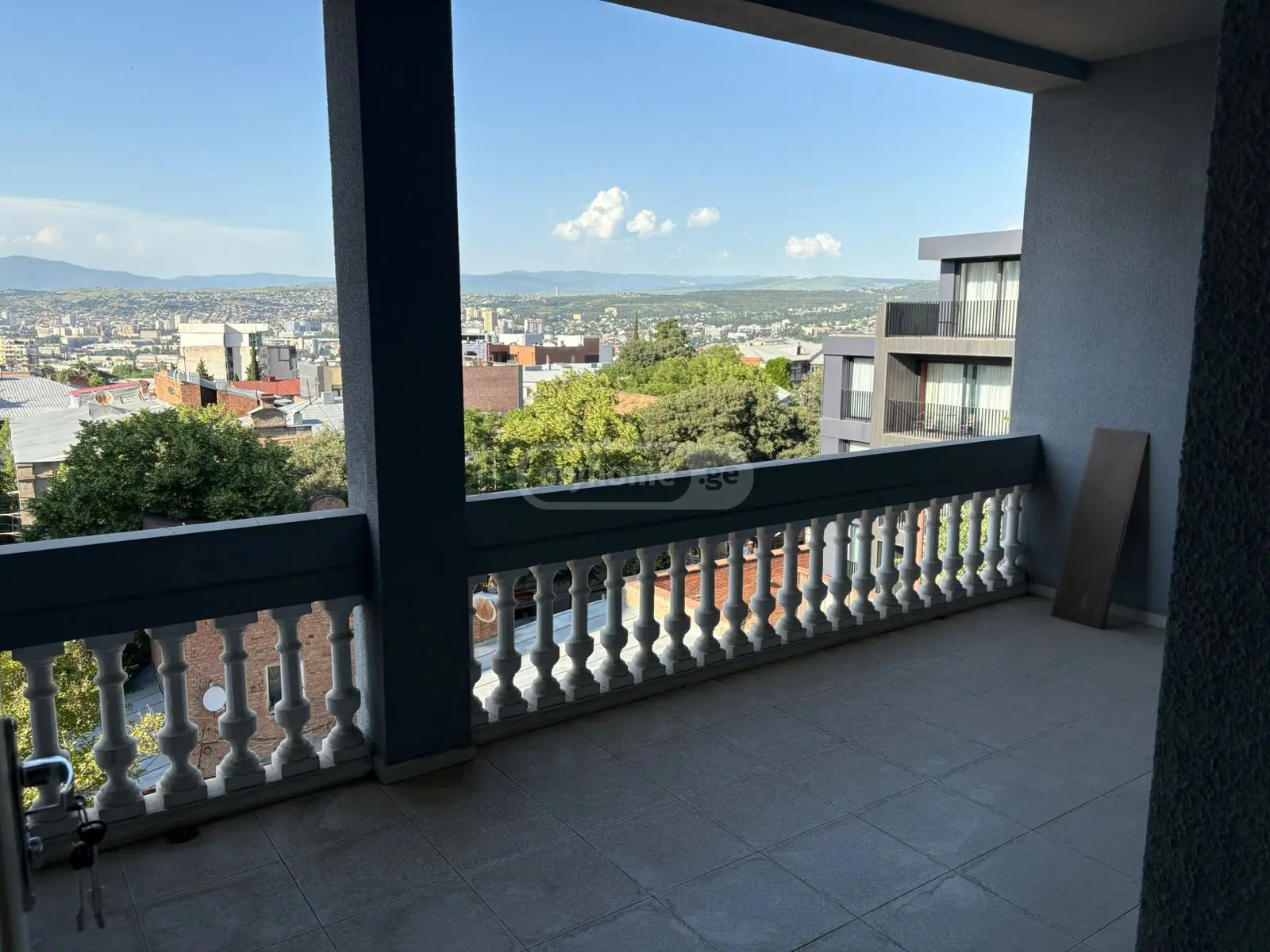 For Sale 8 Room Private House Veraze view 1