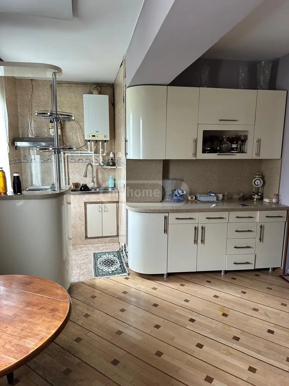 For Sale 5 Room Apartment Kutaisshi view 9