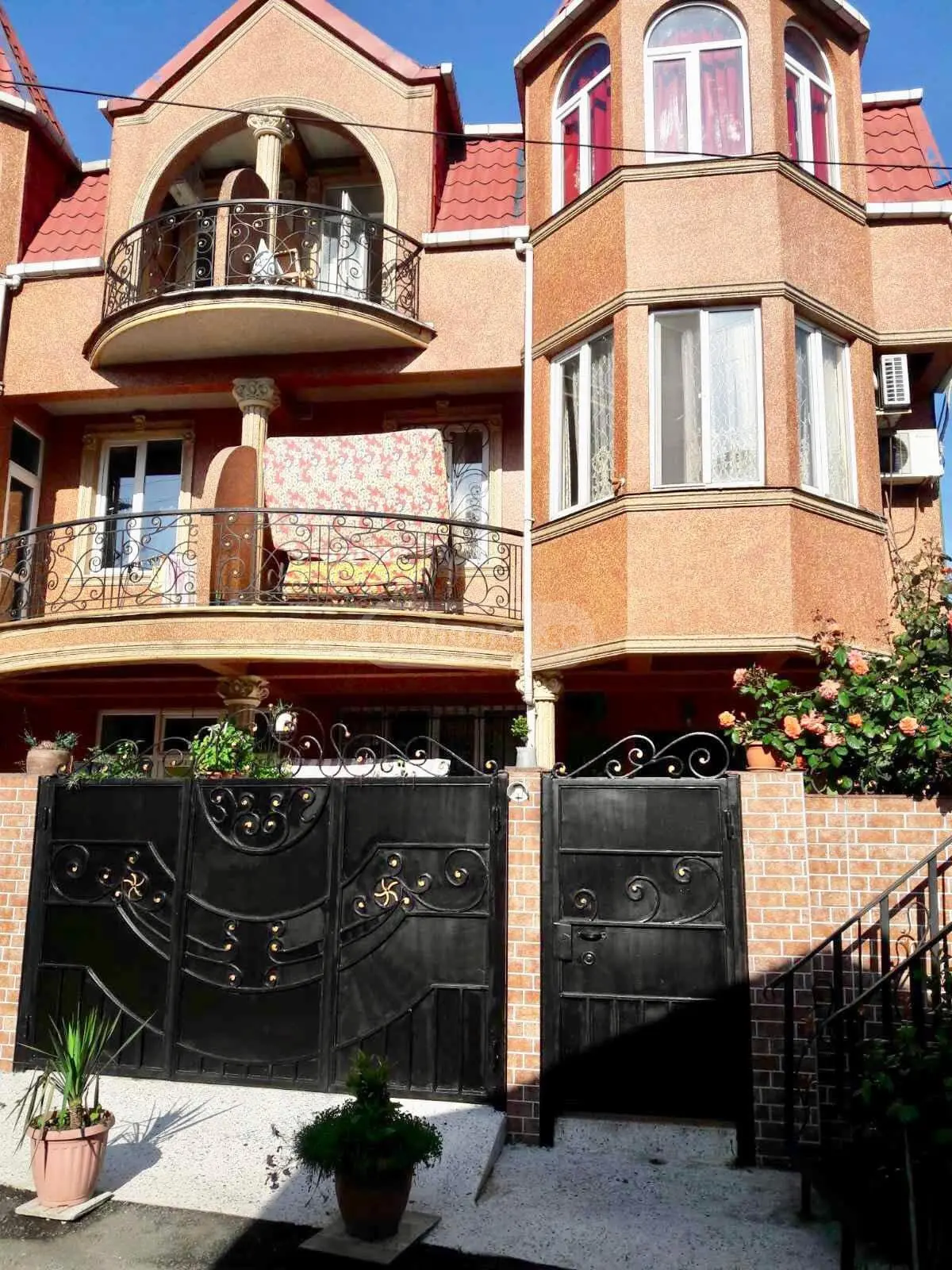 For Sale 10+ Room Private House In Batumi view 3
