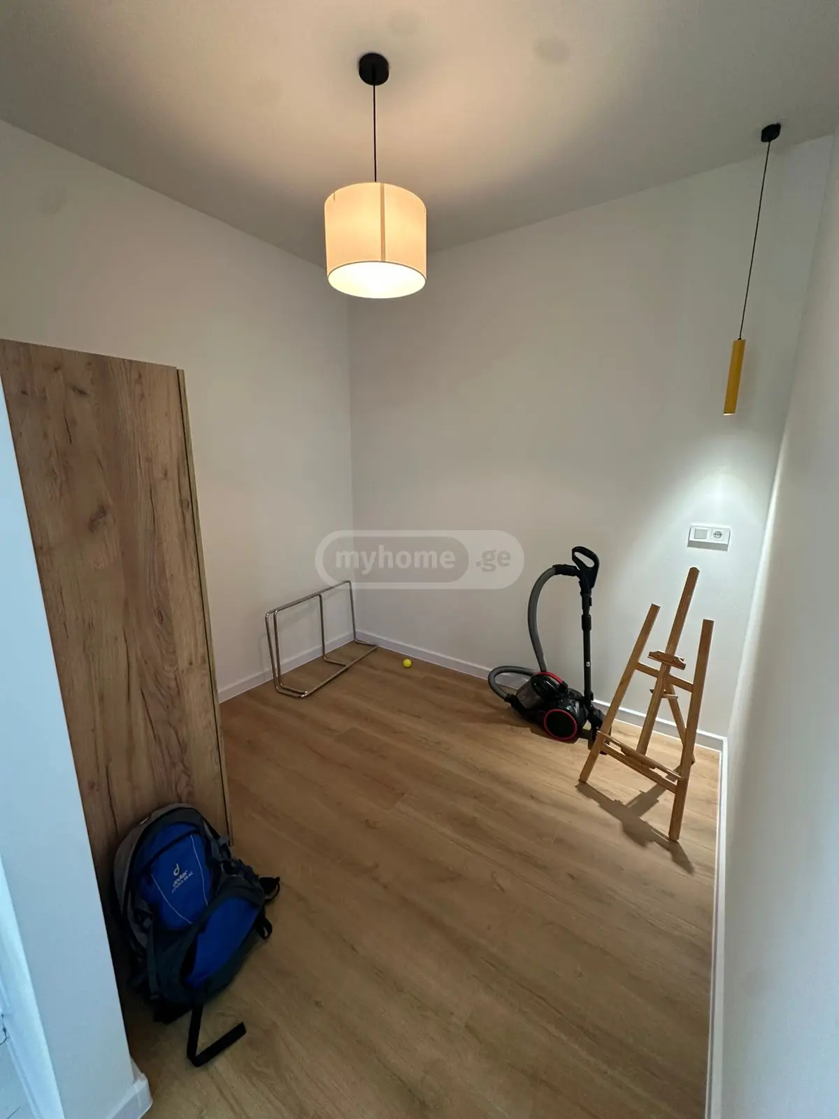 For Sale 3 Room Apartment view 2