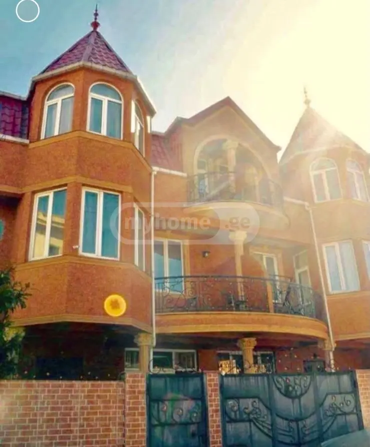 For Sale 10+ Room Private House In Batumi view 1