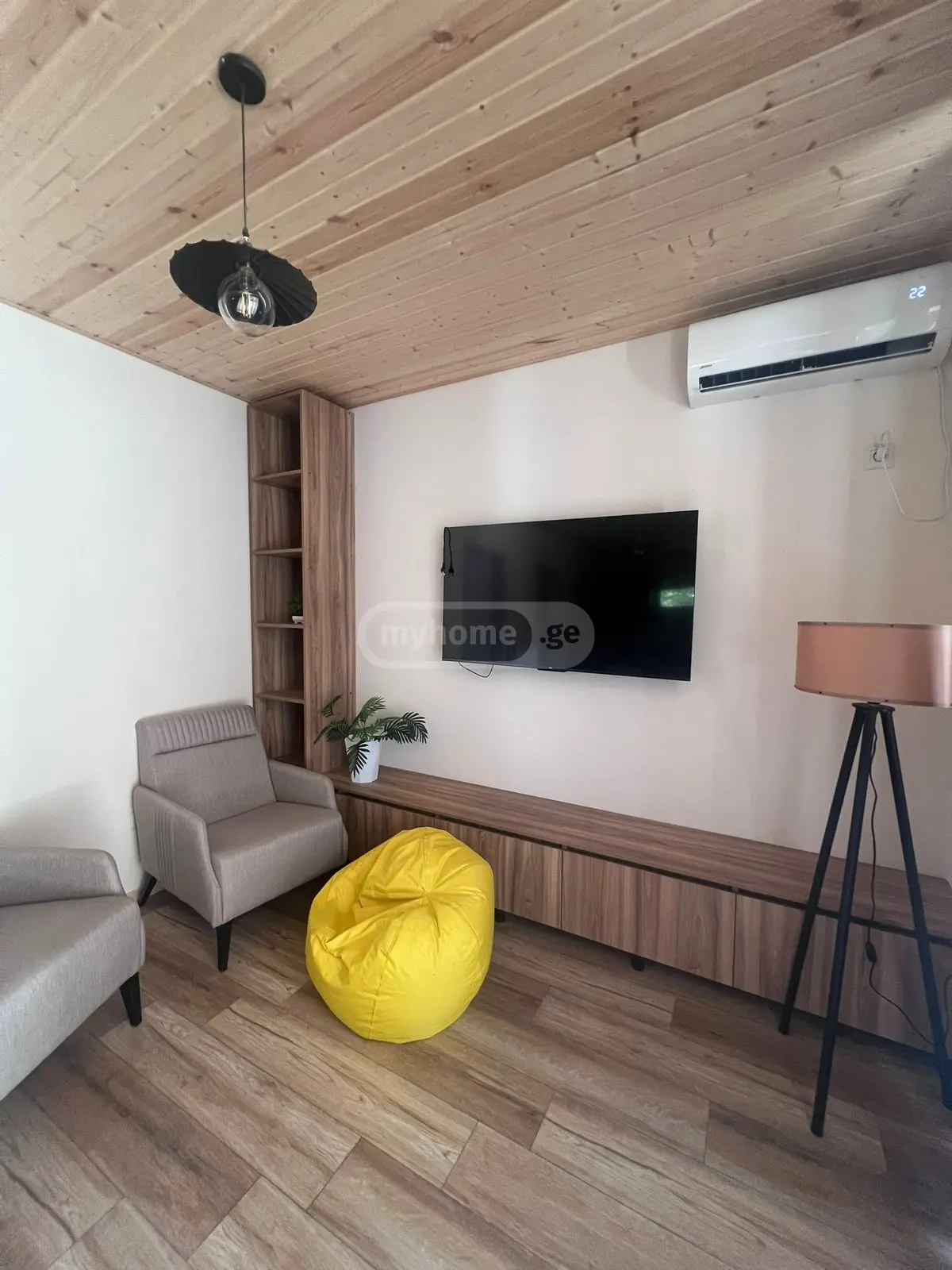Daily Rent 5 Room Sastumro Ambrolaurshi view 2