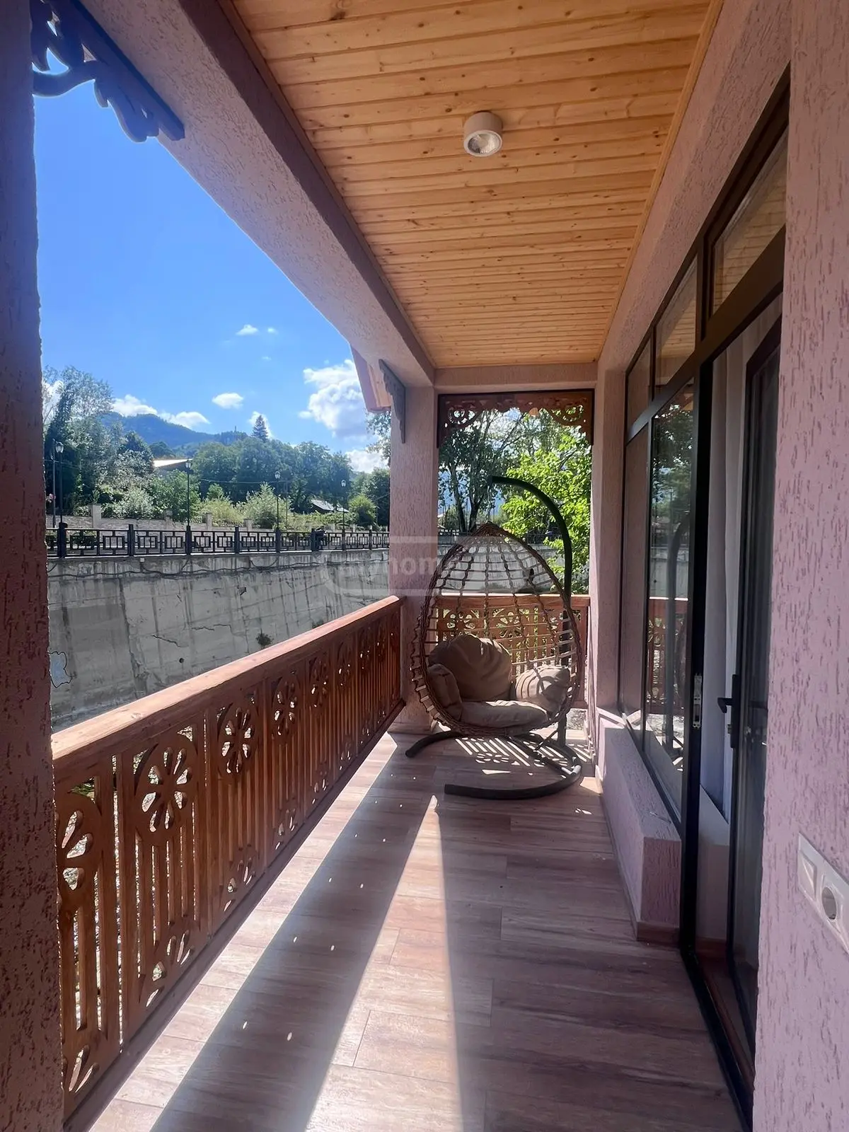 Daily Rent 5 Room Sastumro Ambrolaurshi view 16