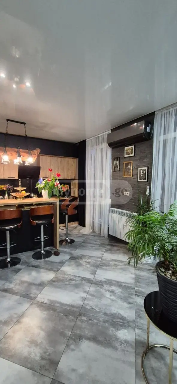 For Sale 4 Room Apartment view 2