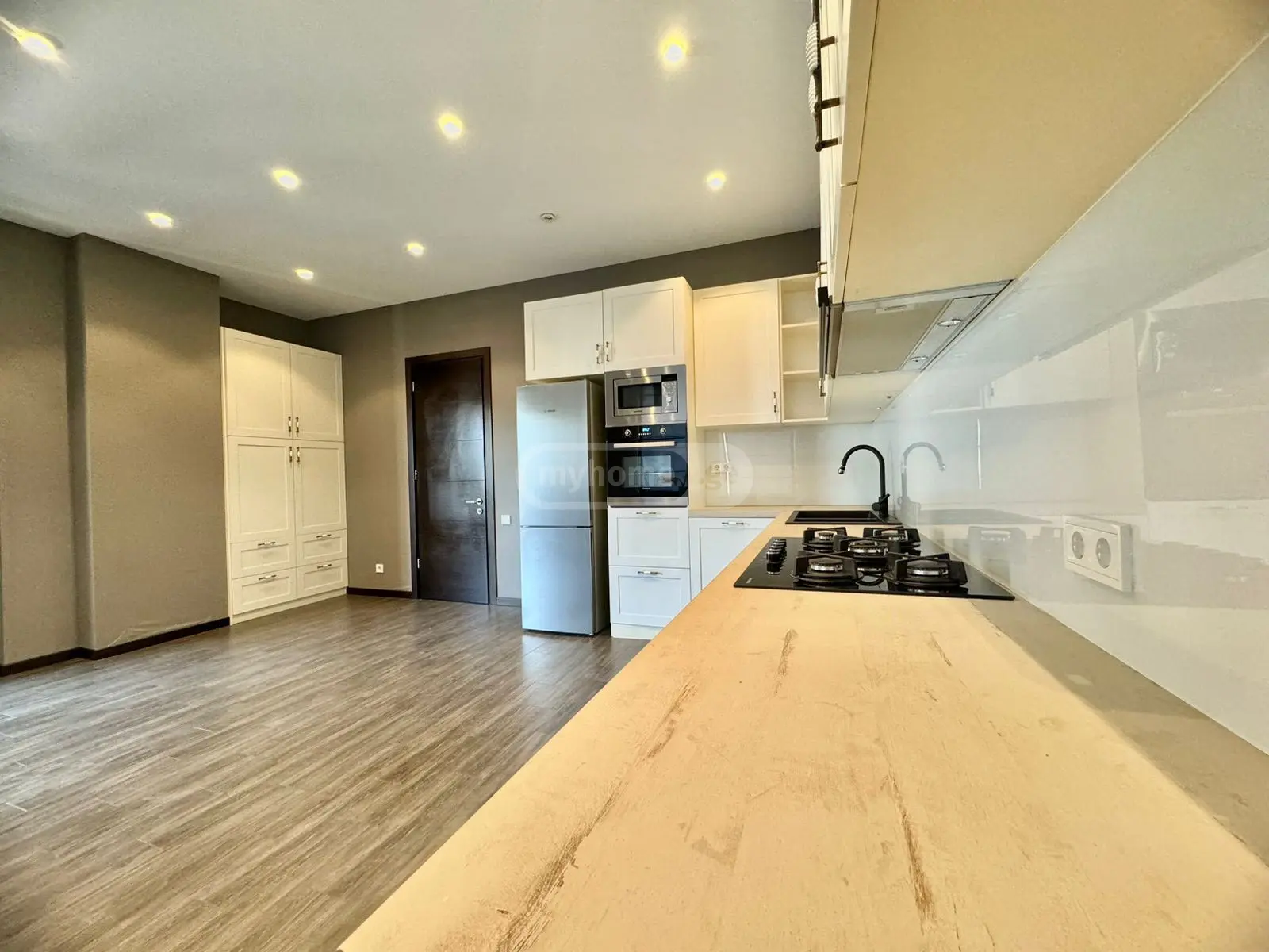 For Rent 4 Room Apartment, 8 of 12