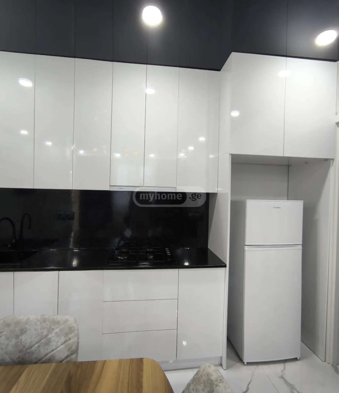 For Rent 4 Room Apartment view 5