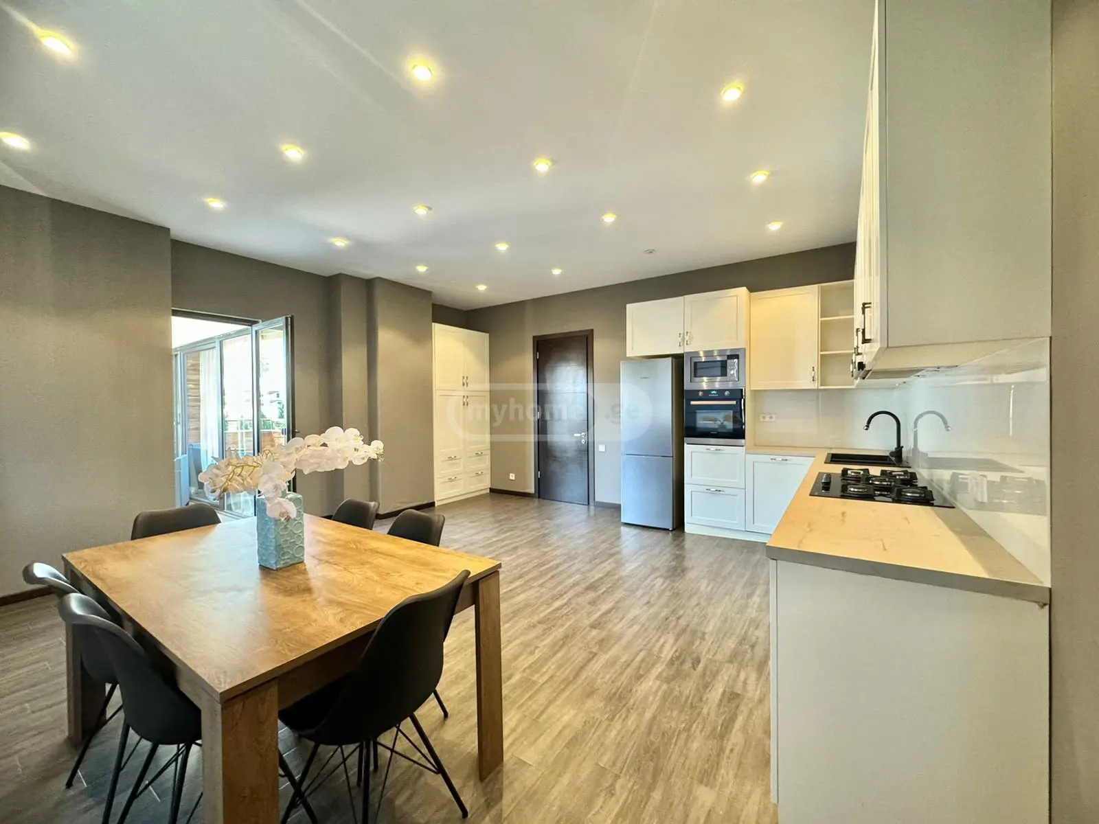 For Rent 4 Room Apartment, 5 of 12