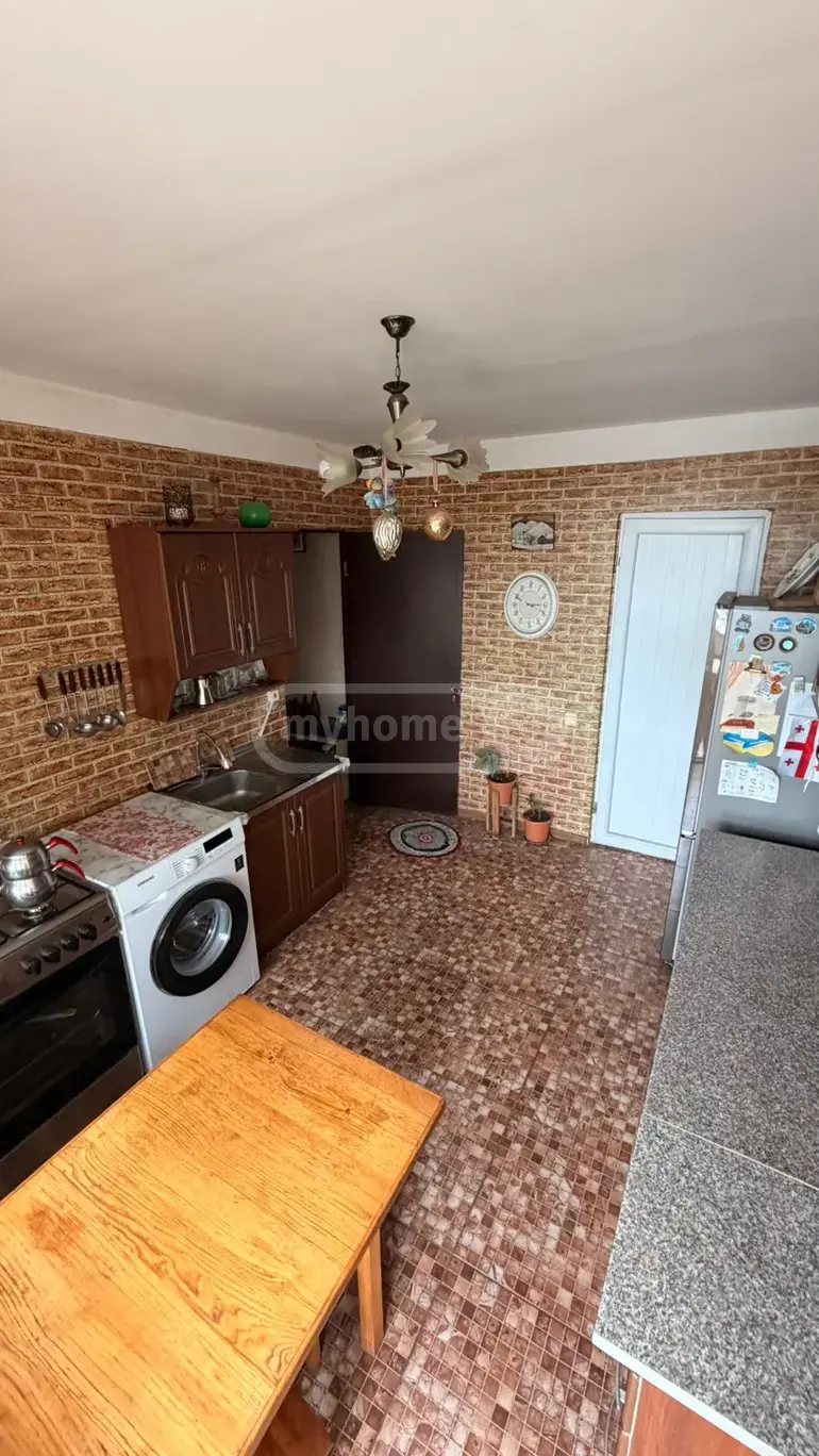 იყიდება 4-ოთახი ბინა Potshiში view 9