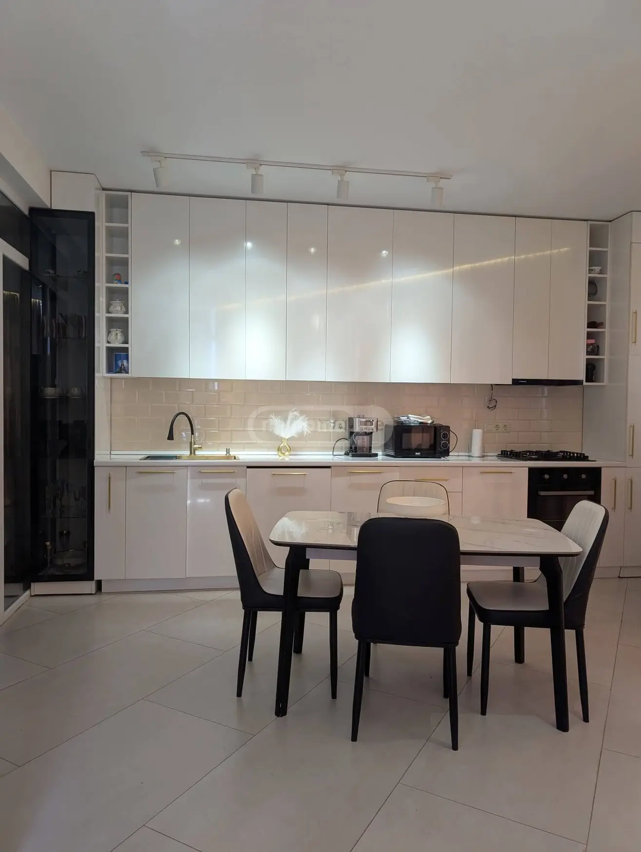 For Sale 4 Room Apartment Tabakhmelashi view 3