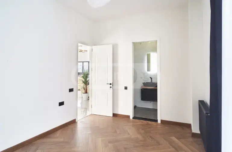 For Sale 4 Room Apartment Tsqnetshi view 6