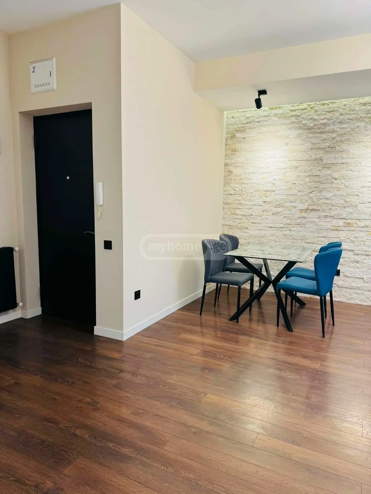 For Rent 2 Room Apartment, 3 of 11
