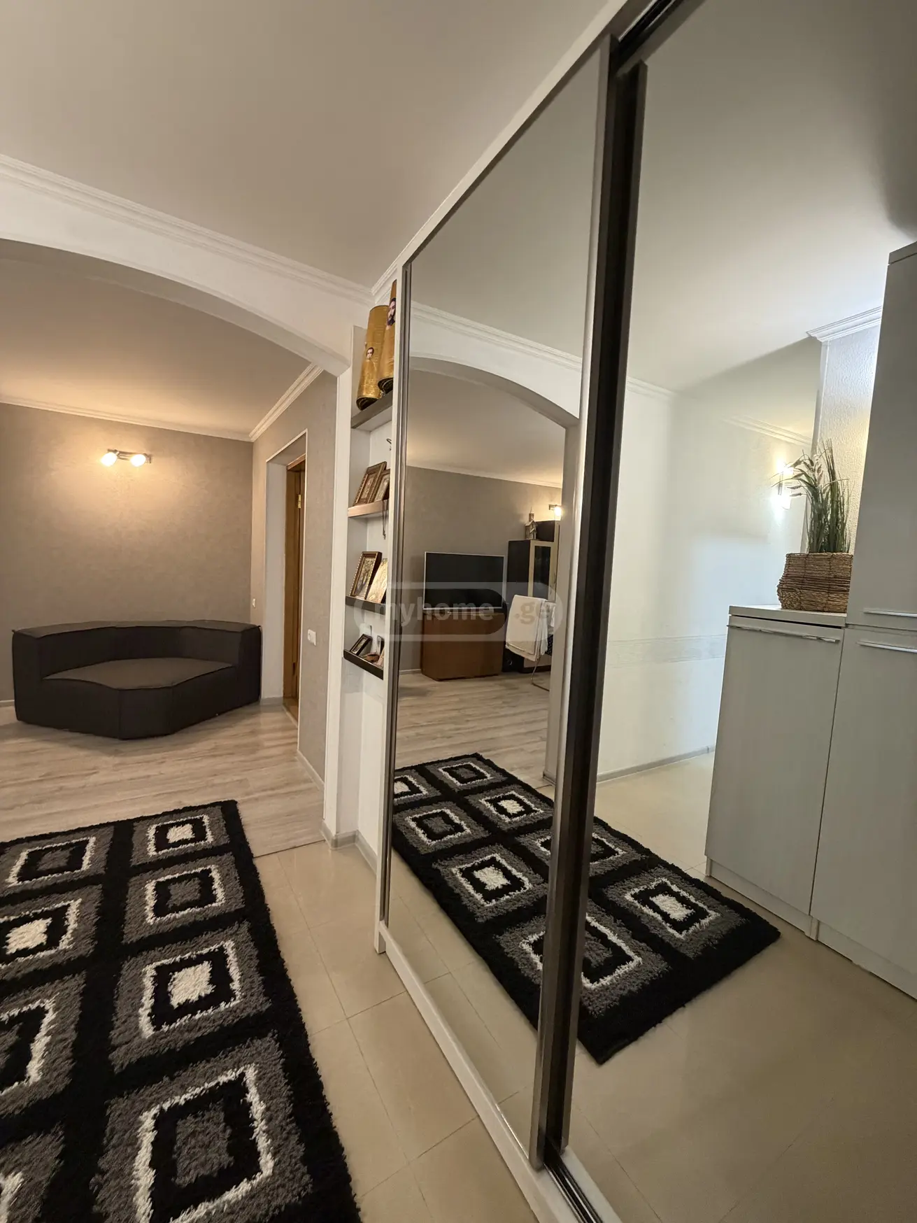 For Sale 5 Room Apartment Kutaisshi view 9