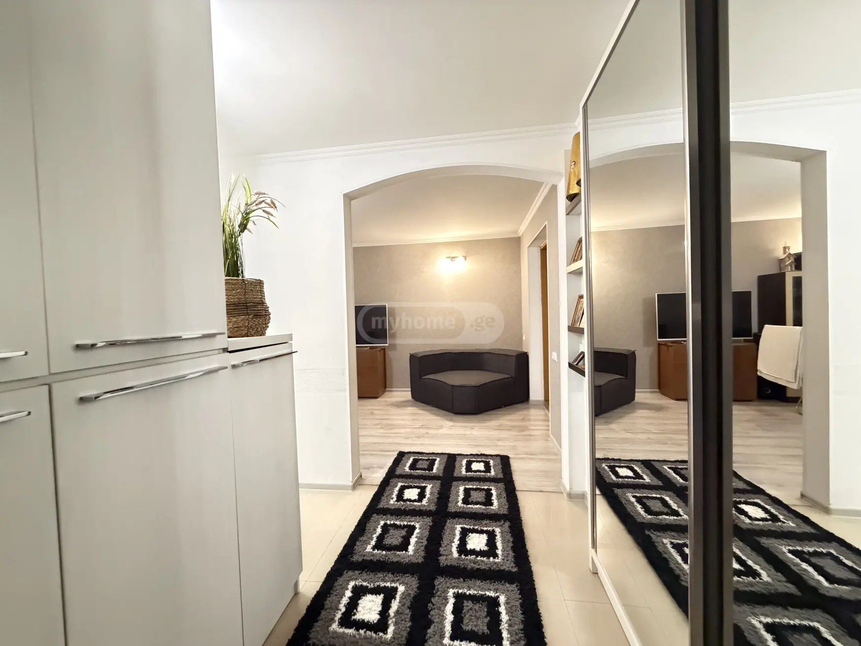 For Sale 5 Room Apartment Kutaisshi view 6