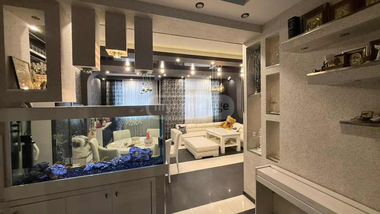 For Sale 5 Room Apartment view 2