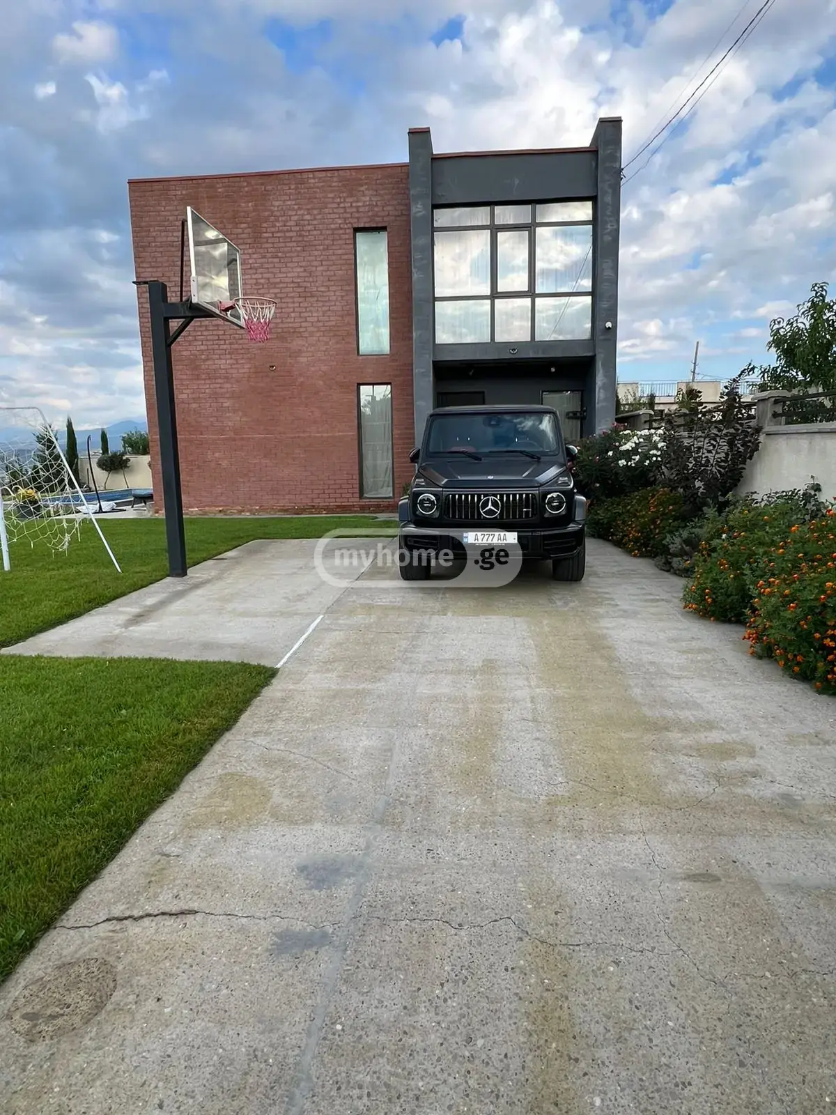 For Sale 6 Room Private House, 1 of 12