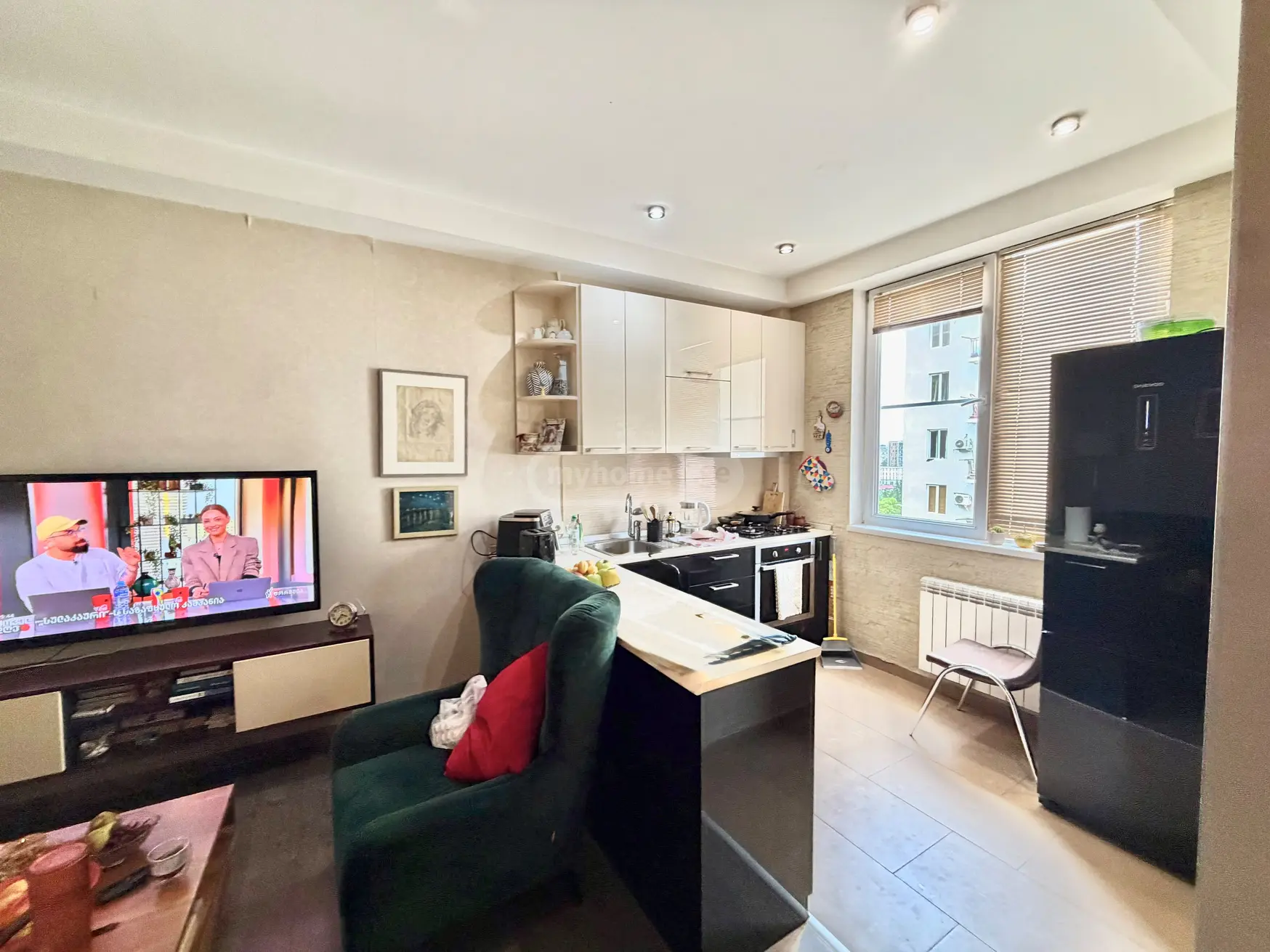 For Sale 3 Room Apartment, 2 of 9