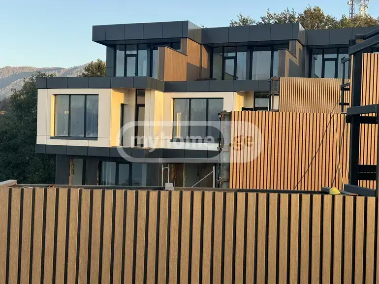 For Sale 4 Room Private House view 2