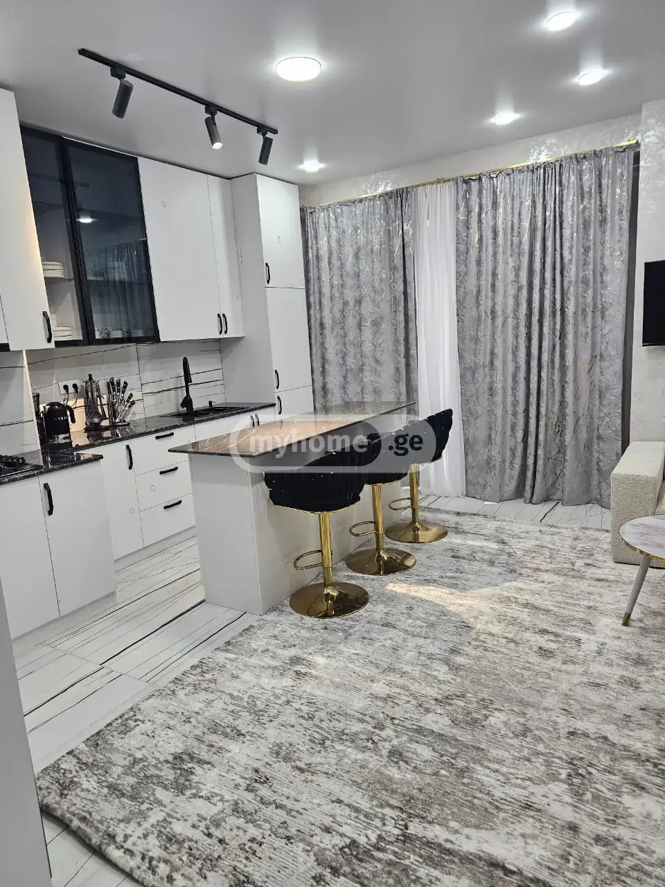 For Rent 4 Room Apartment, 2 of 12