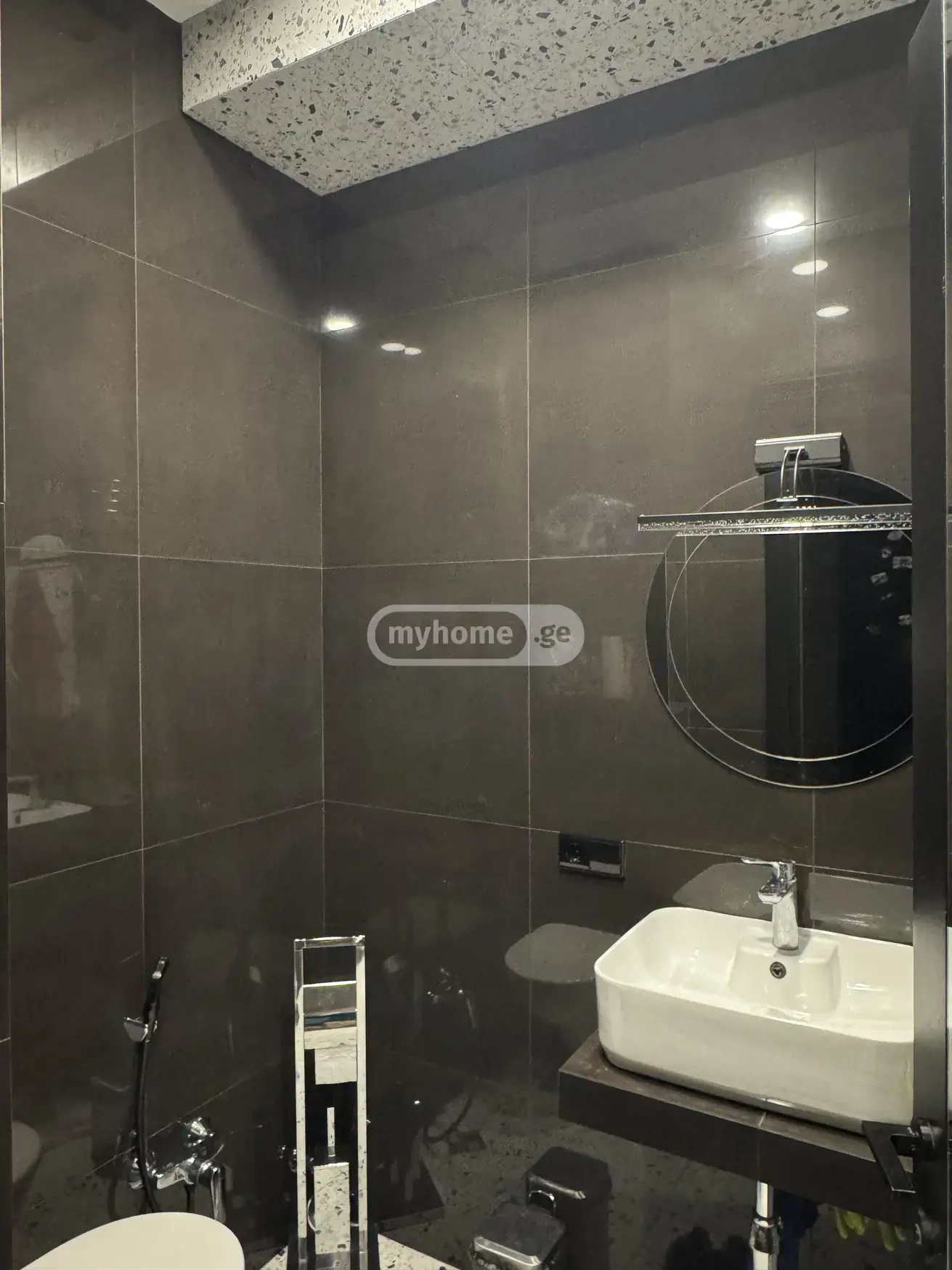 For Rent 3 Room Apartment Tsqnetshi view 6