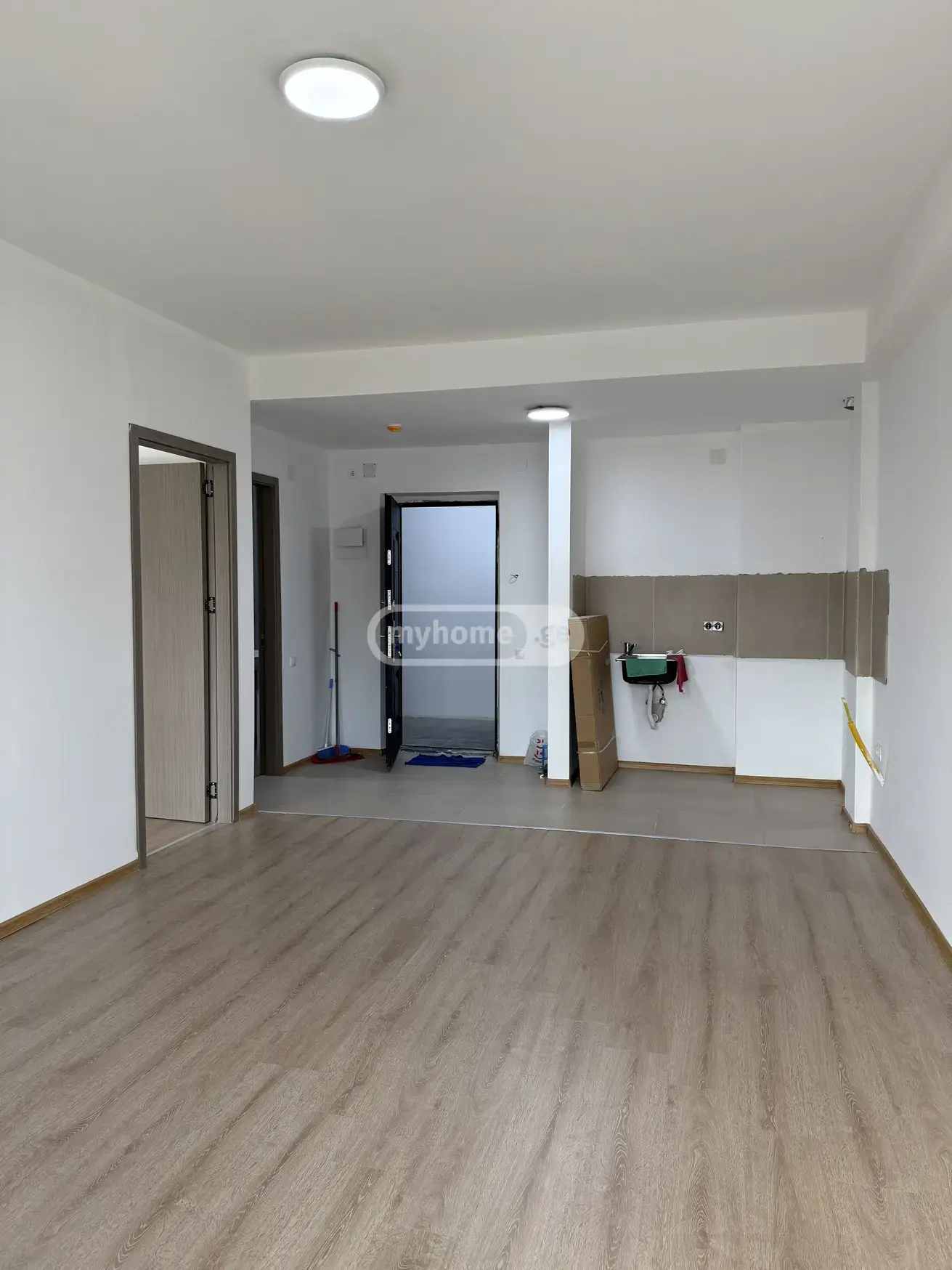 Продажа 2-комната Квартира view 1