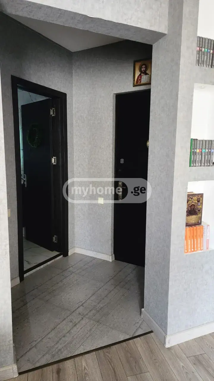 For Sale 3 Room Apartment view 2