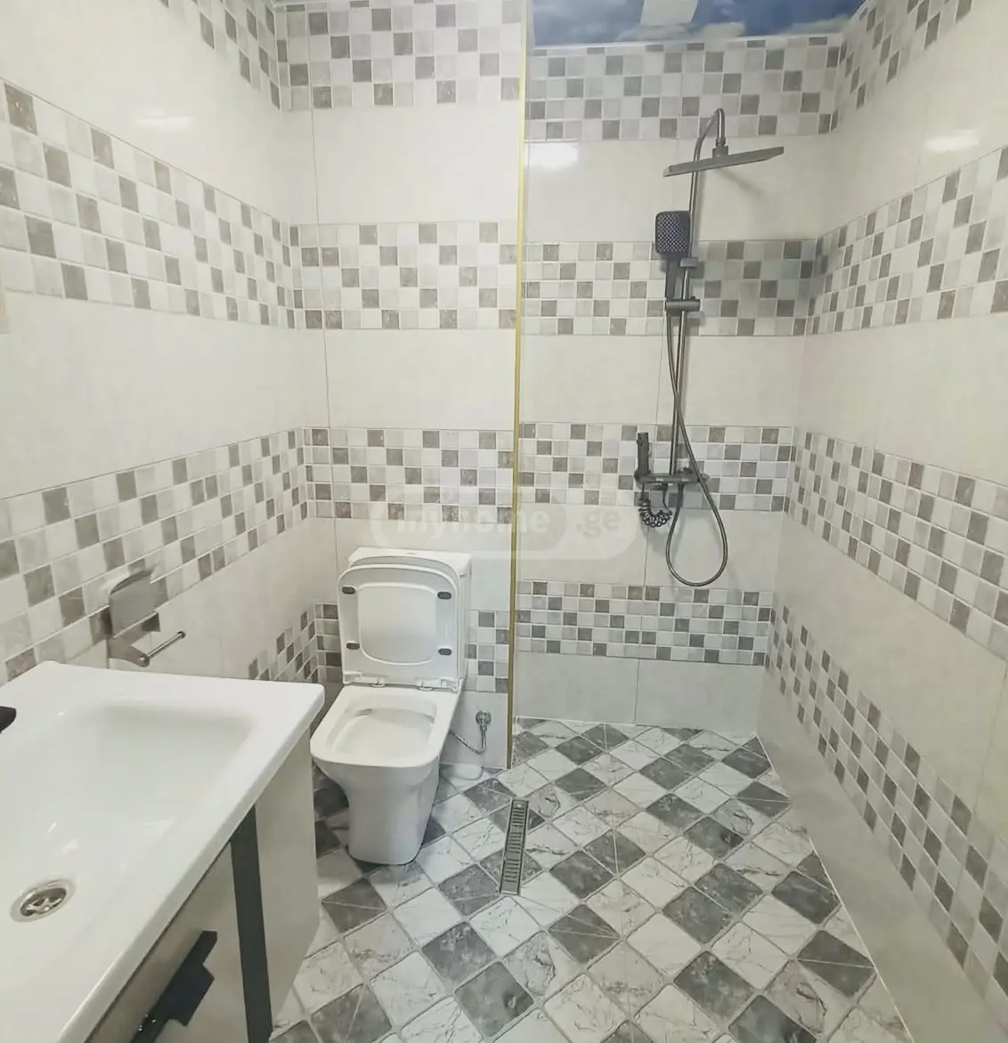 For Rent 1 Room Apartment view 3