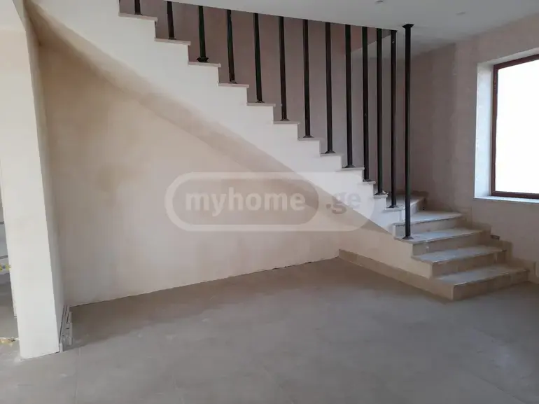 For Sale 10+ Room Private House Zemo Lisze view 4