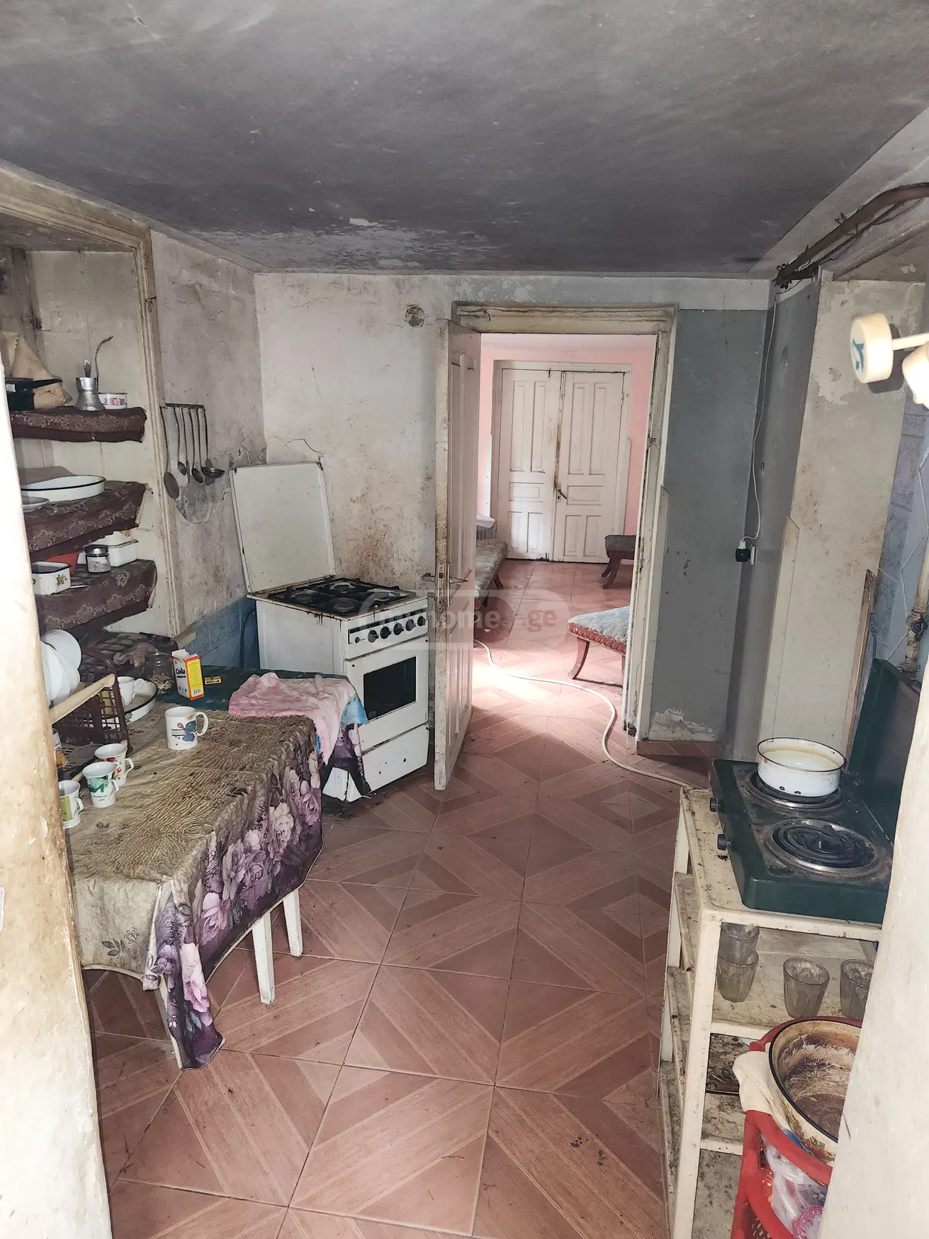 For Sale 8 Room Apartment Kutaisshi view 9