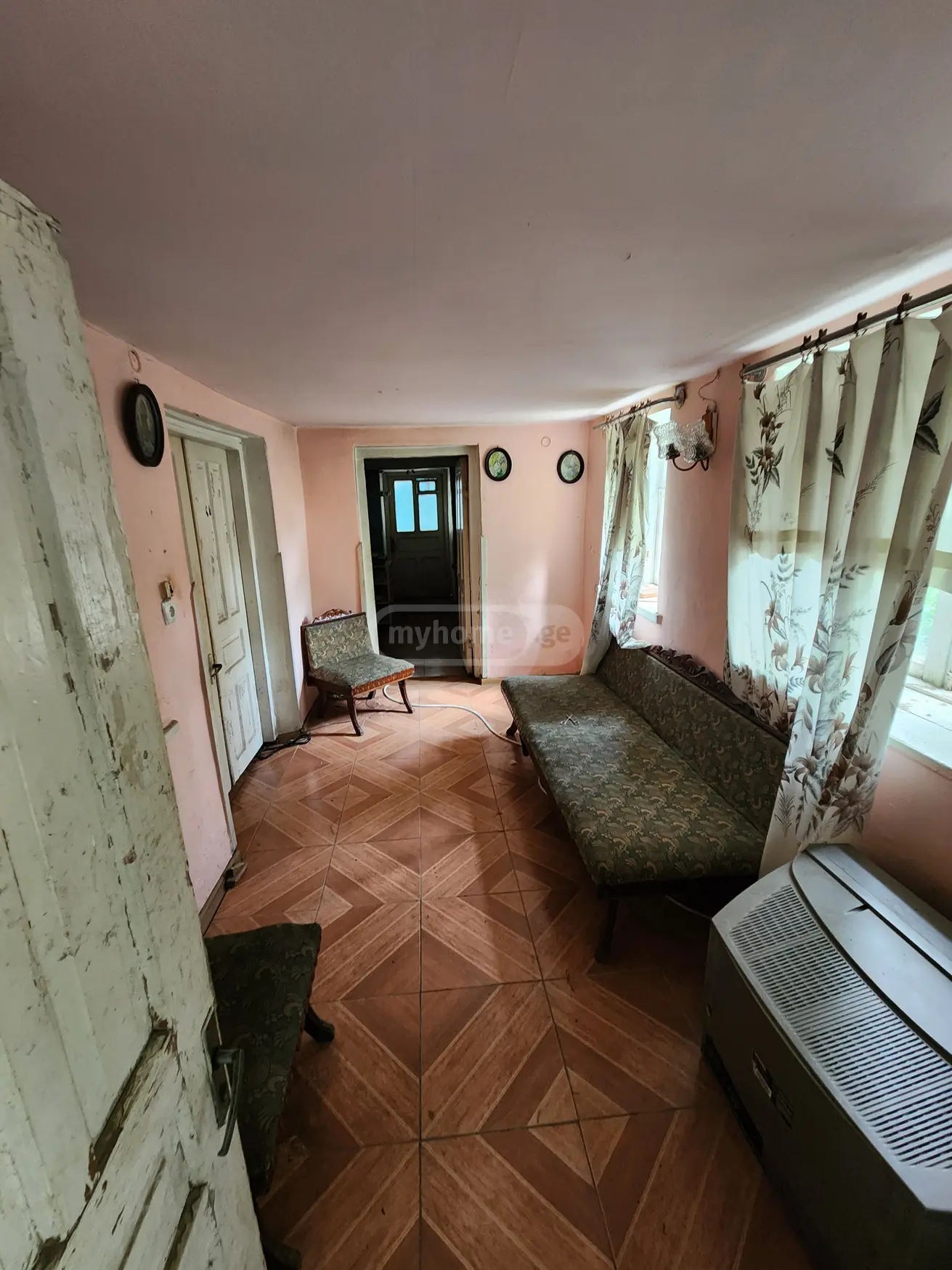 For Sale 8 Room Apartment Kutaisshi view 6