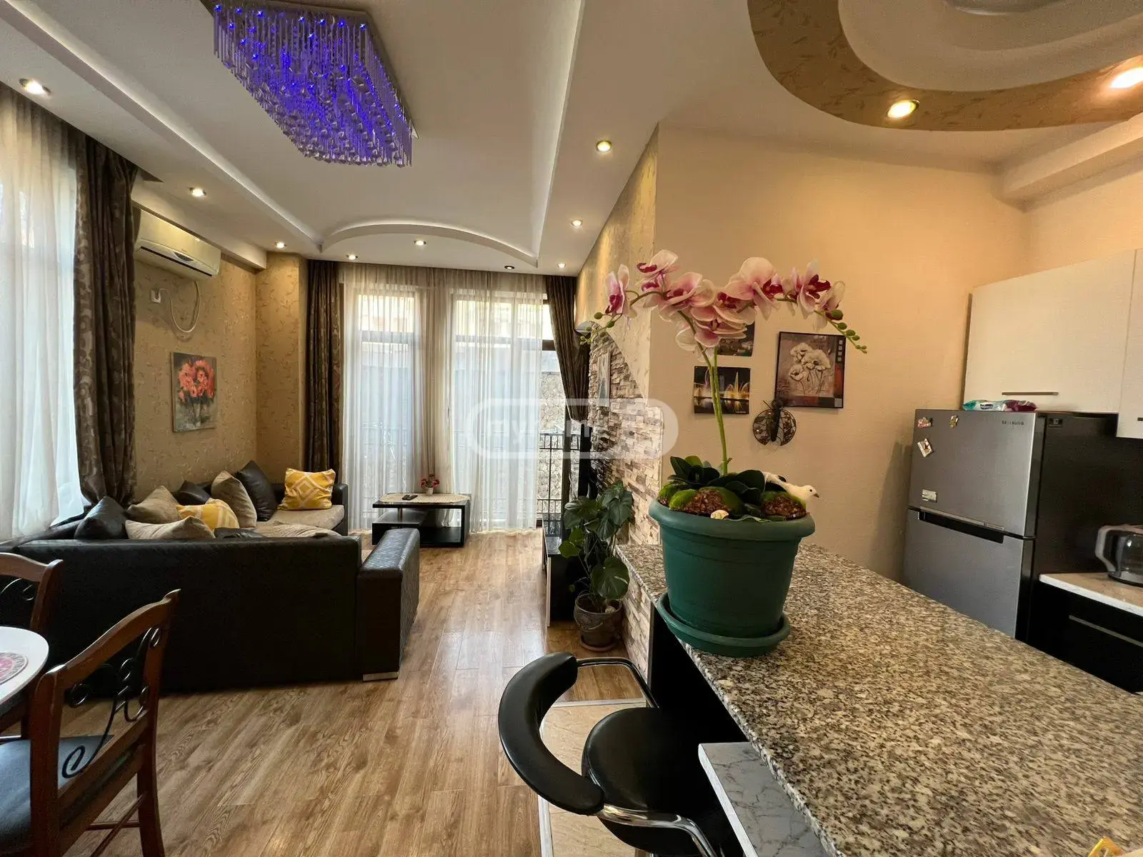 Daily Rent 2 Room Apartment Mtatsmindaze view 1