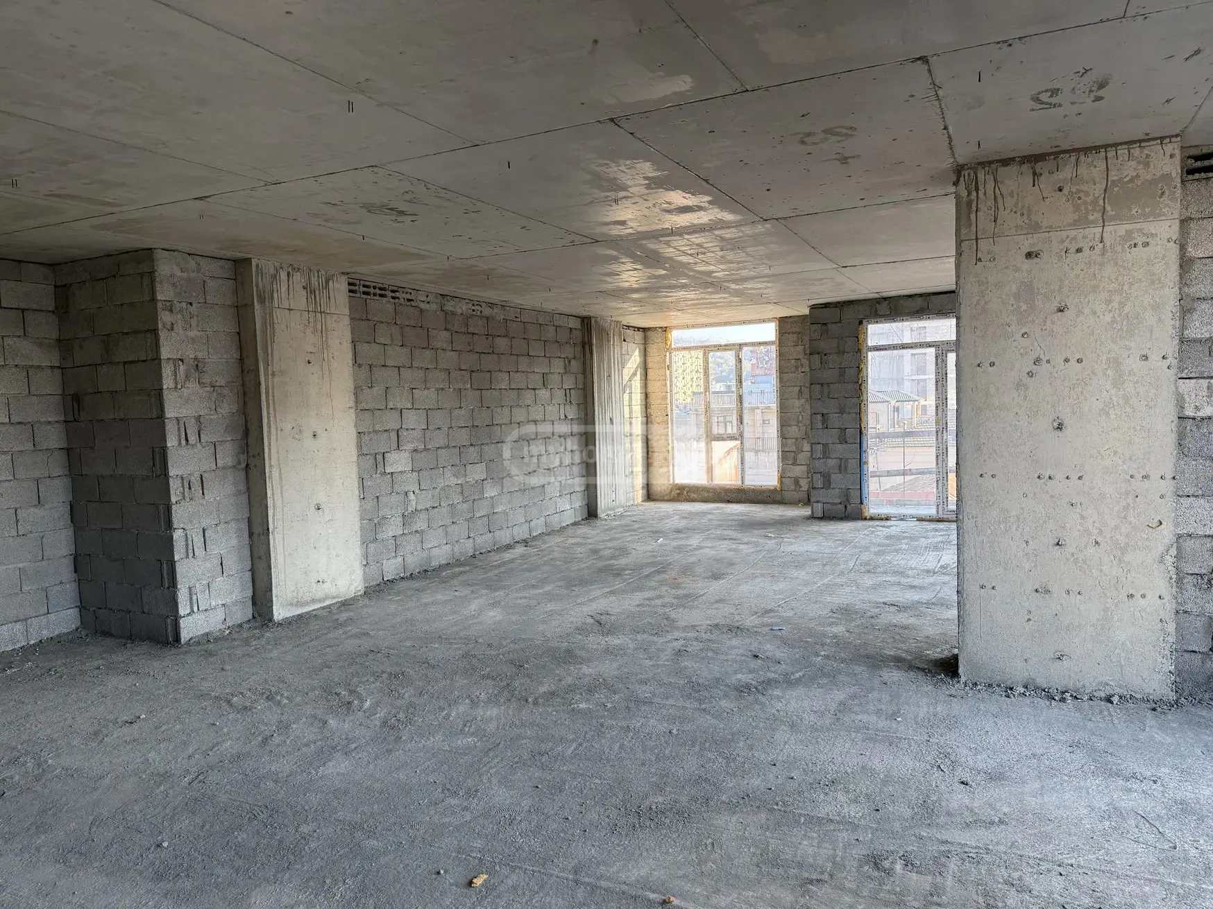 For Sale 4 Room Apartment view 2