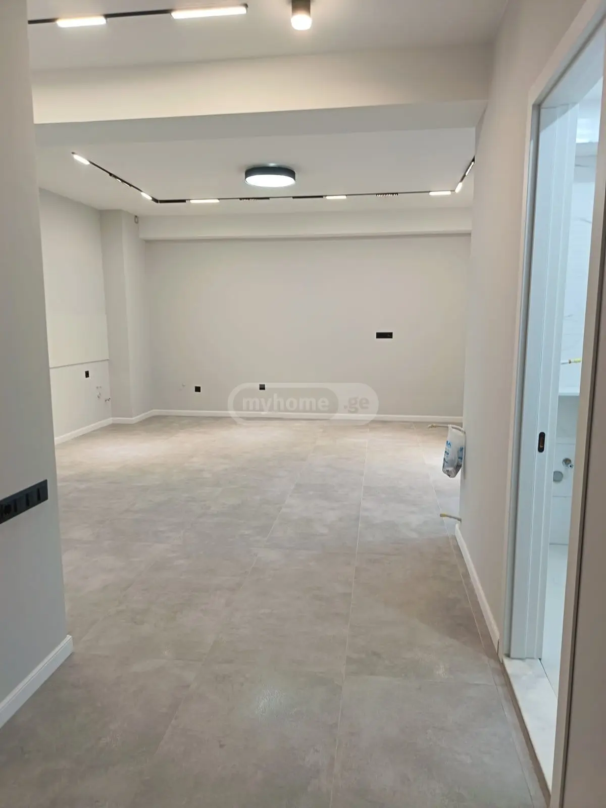 For Sale 3 Room Apartment Kobuletshi view 8