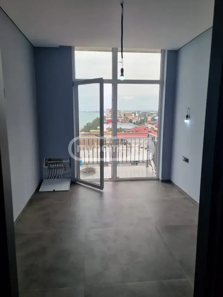 იყიდება 3-ოთახი ბინა Kobuletshiში view 2