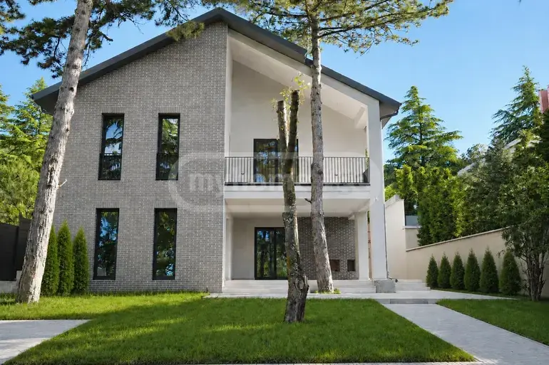 For Sale 8 Room Private House Tsqnetshi view 1