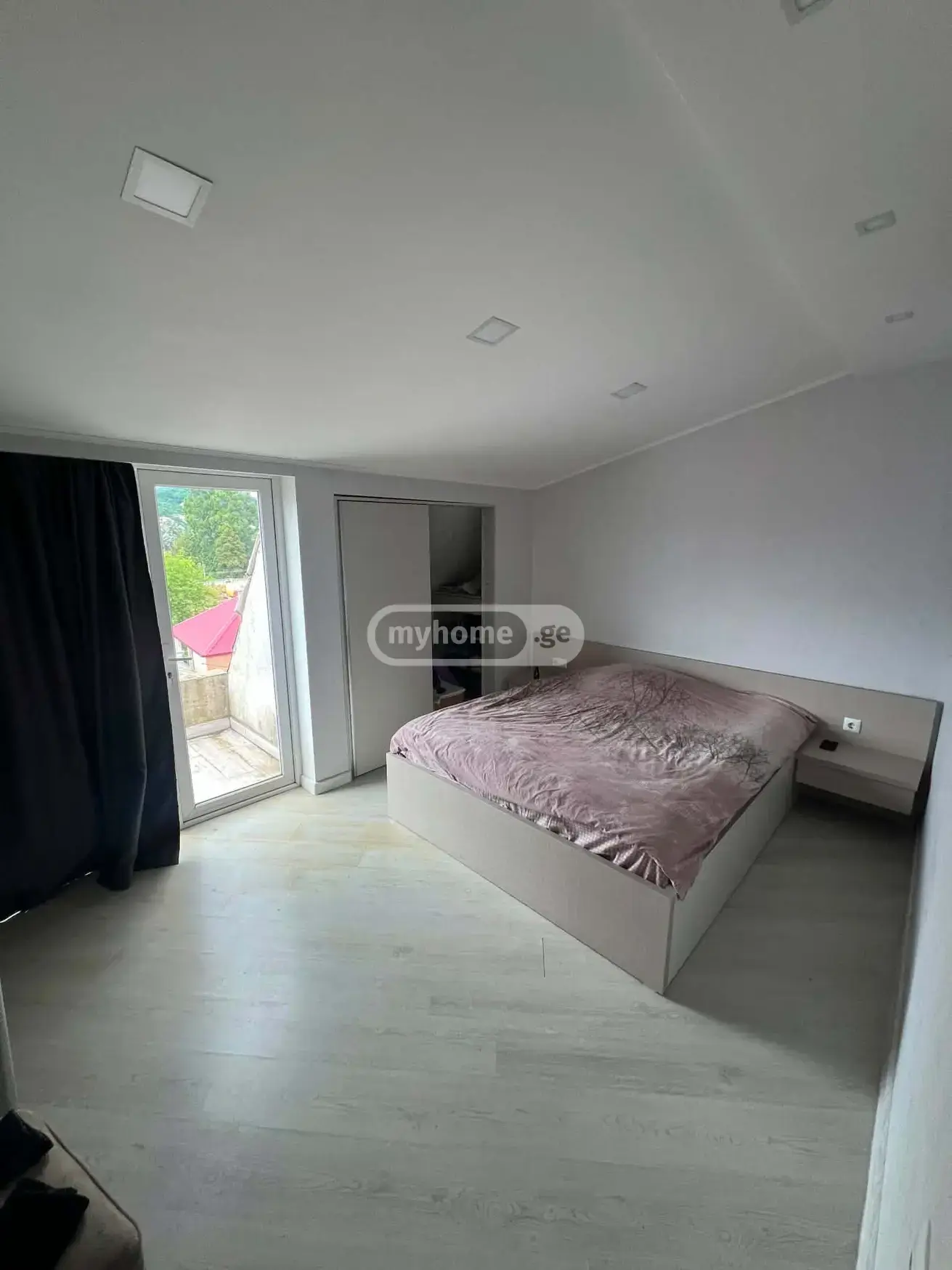 Продажа 4-комната Квартира view 3