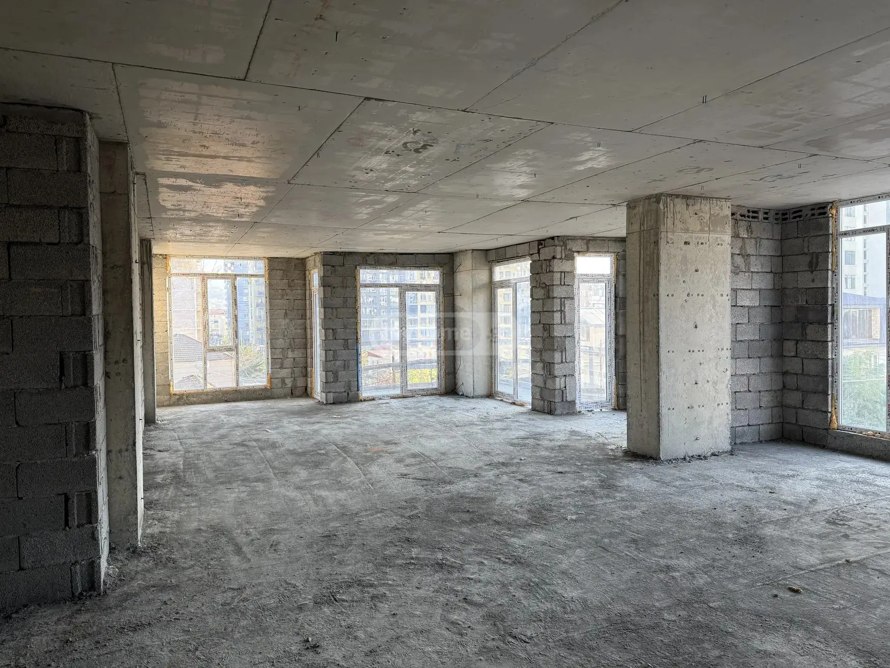 For Sale 4 Room Apartment view 3