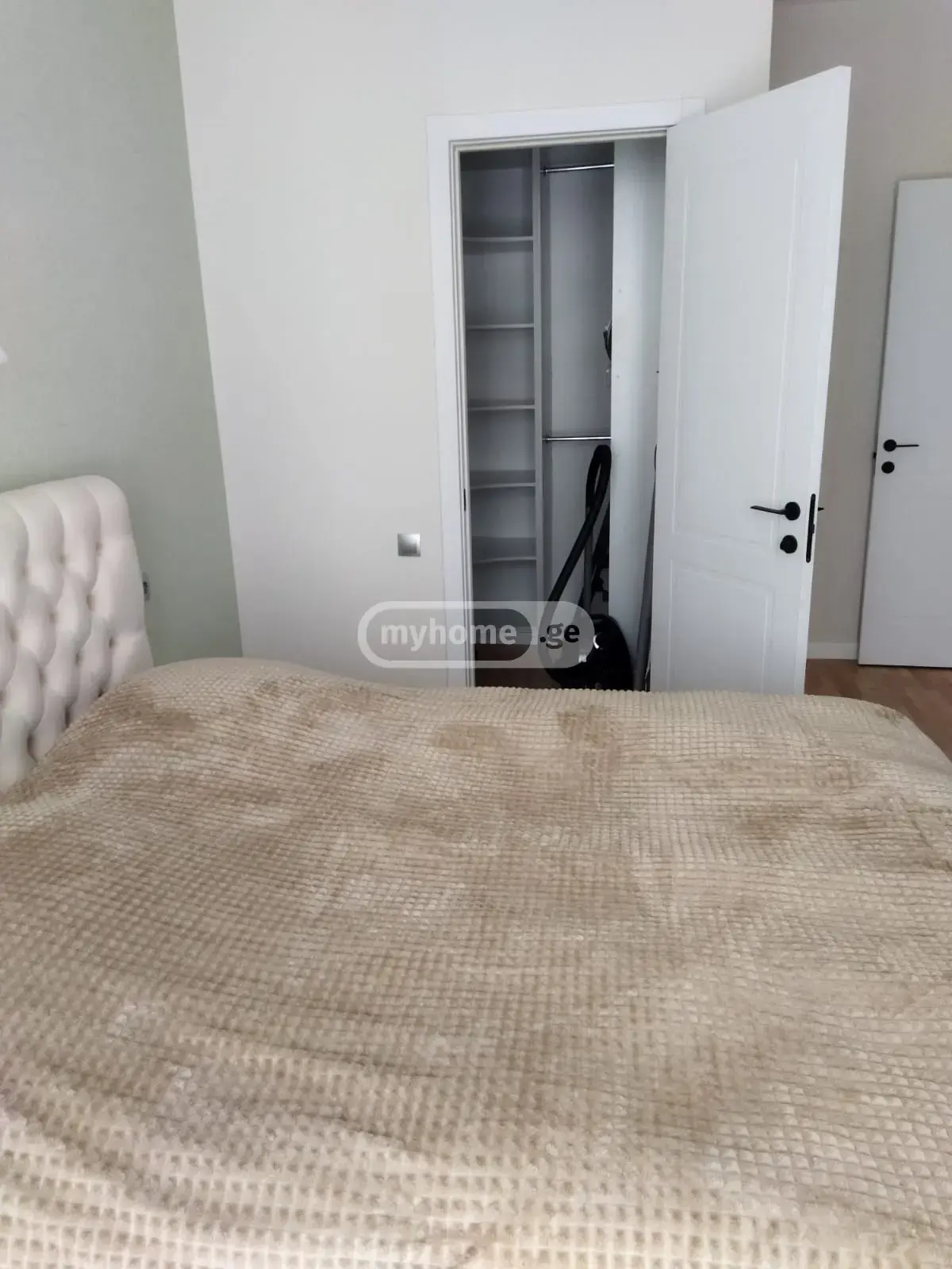 For Rent 3 Room Apartment Tsqnetshi view 5